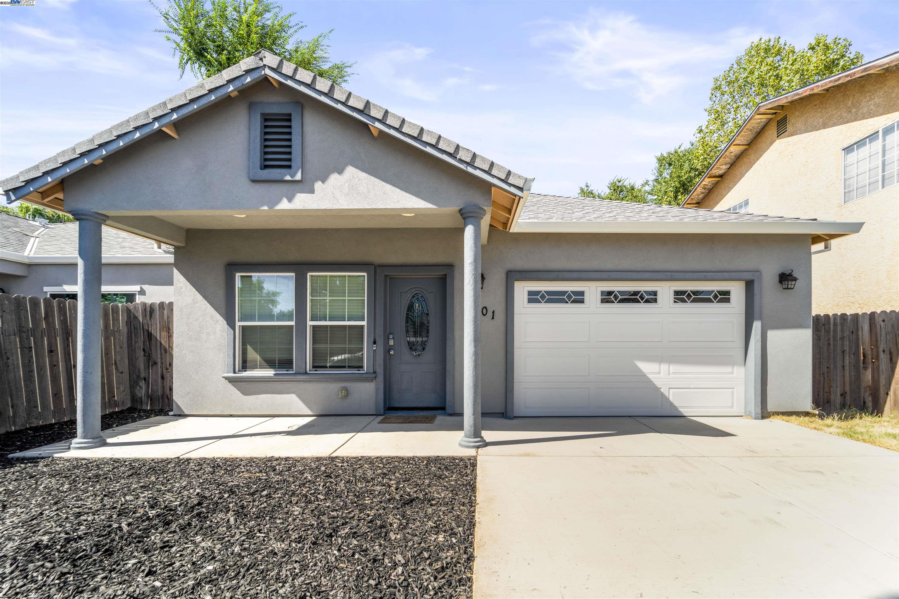 Detail Gallery Image 2 of 44 For 3701 21st Ave, Sacramento,  CA 95820 - 3 Beds | 2 Baths