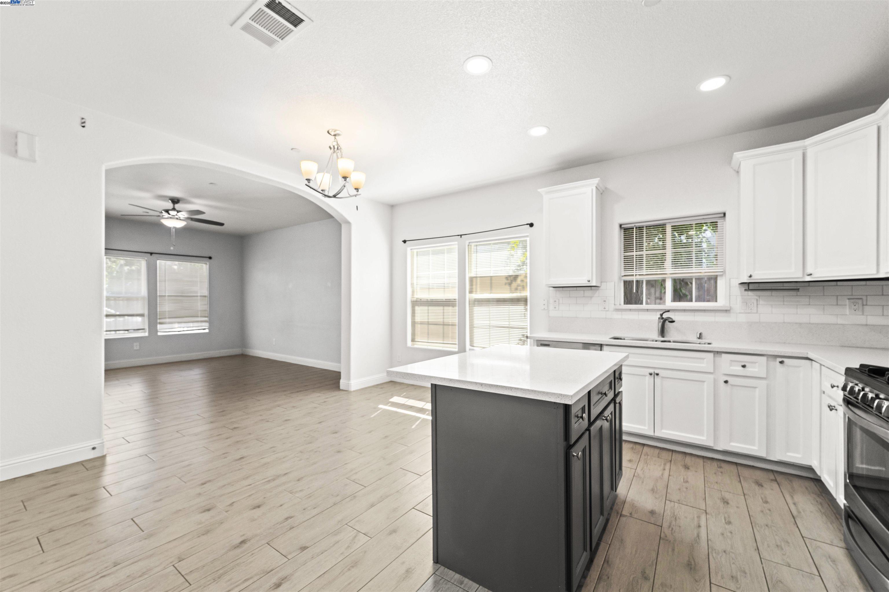 Detail Gallery Image 15 of 44 For 3701 21st Ave, Sacramento,  CA 95820 - 3 Beds | 2 Baths