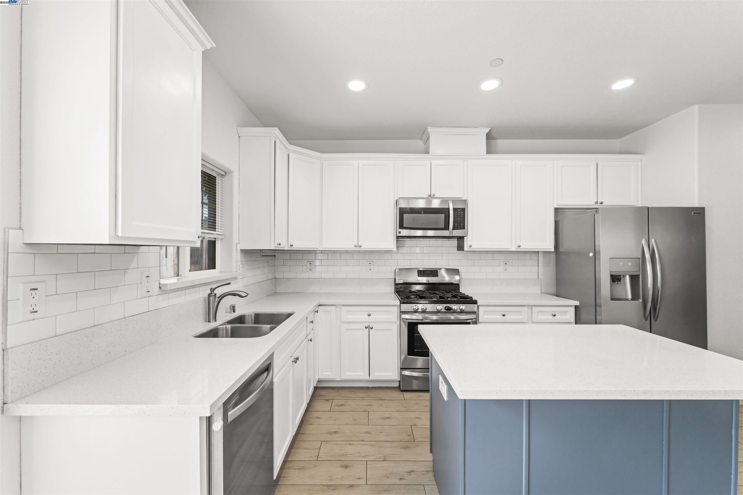 Detail Gallery Image 17 of 44 For 3701 21st Ave, Sacramento,  CA 95820 - 3 Beds | 2 Baths
