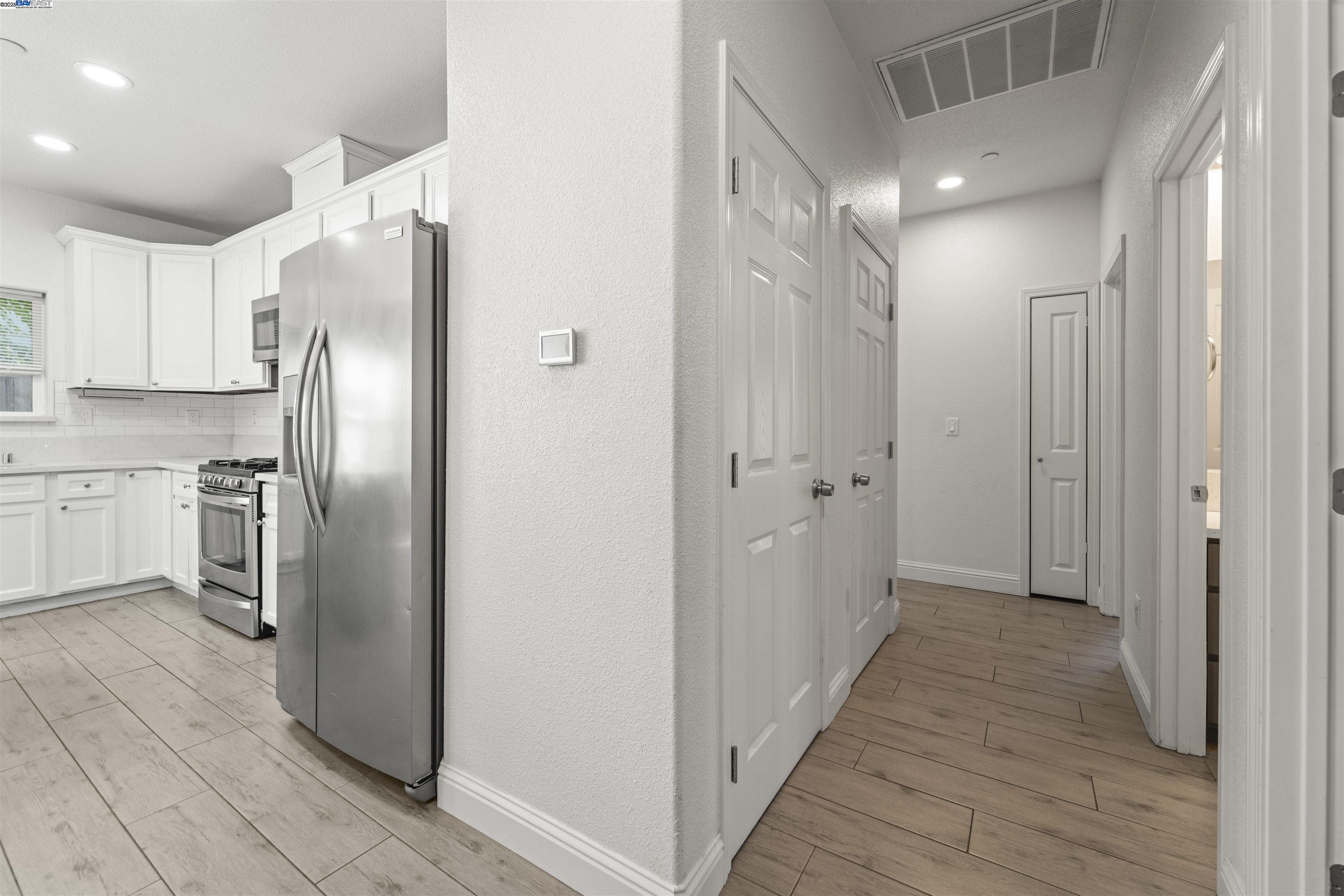 Detail Gallery Image 21 of 44 For 3701 21st Ave, Sacramento,  CA 95820 - 3 Beds | 2 Baths