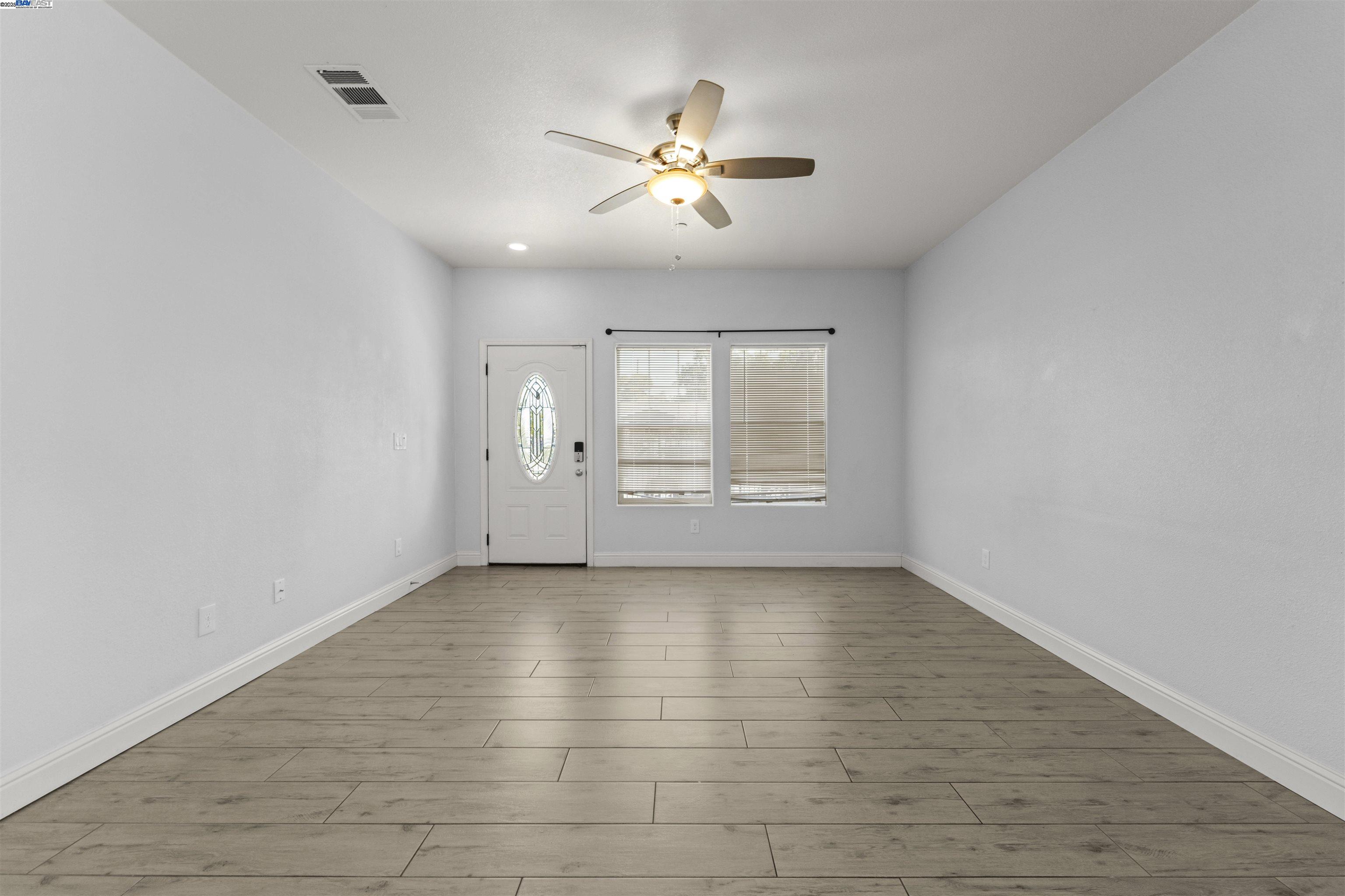 Detail Gallery Image 8 of 44 For 3701 21st Ave, Sacramento,  CA 95820 - 3 Beds | 2 Baths