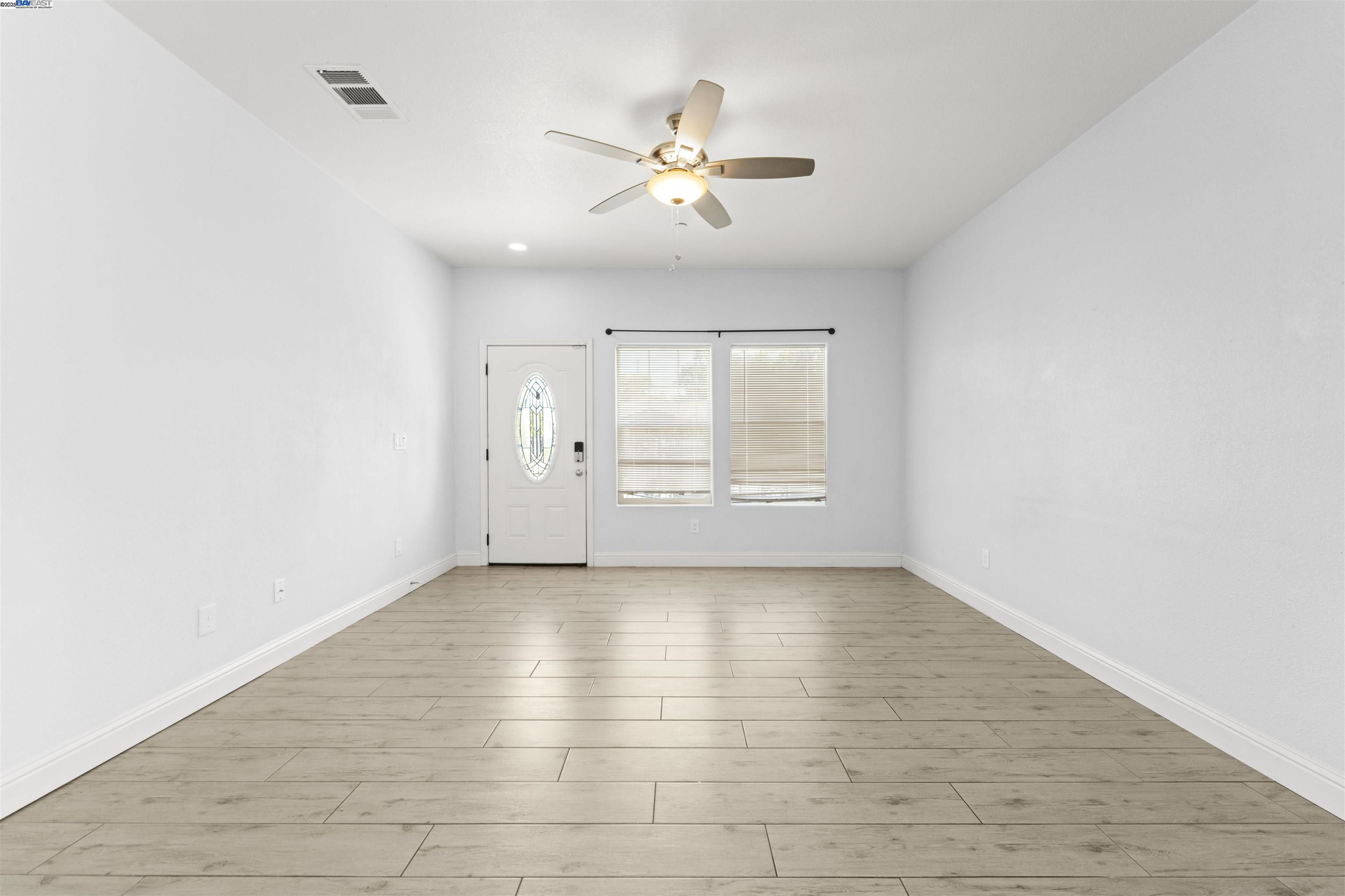 Detail Gallery Image 9 of 44 For 3701 21st Ave, Sacramento,  CA 95820 - 3 Beds | 2 Baths