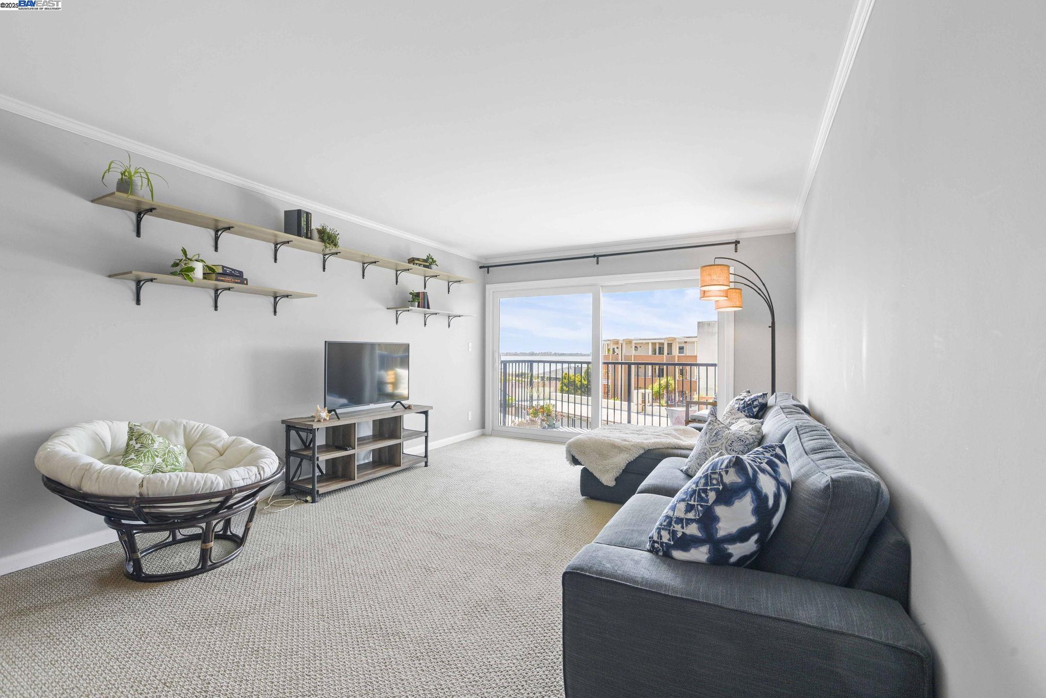 Browse active condo listings in SOUTHSHORE