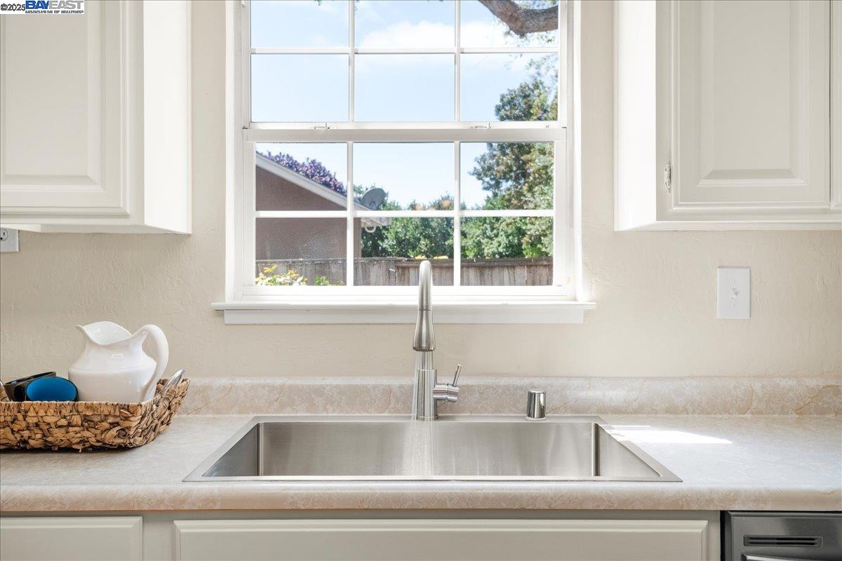 Detail Gallery Image 9 of 39 For 7551 Buckeye Pl, Newark,  CA 94560 - 4 Beds | 2 Baths