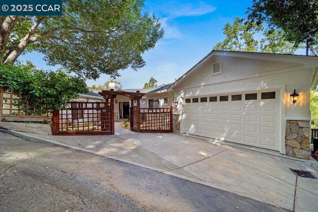 Detail Gallery Image 3 of 60 For 921 Foye Drive, Lafayette,  CA 94549 - 5 Beds | 4/1 Baths