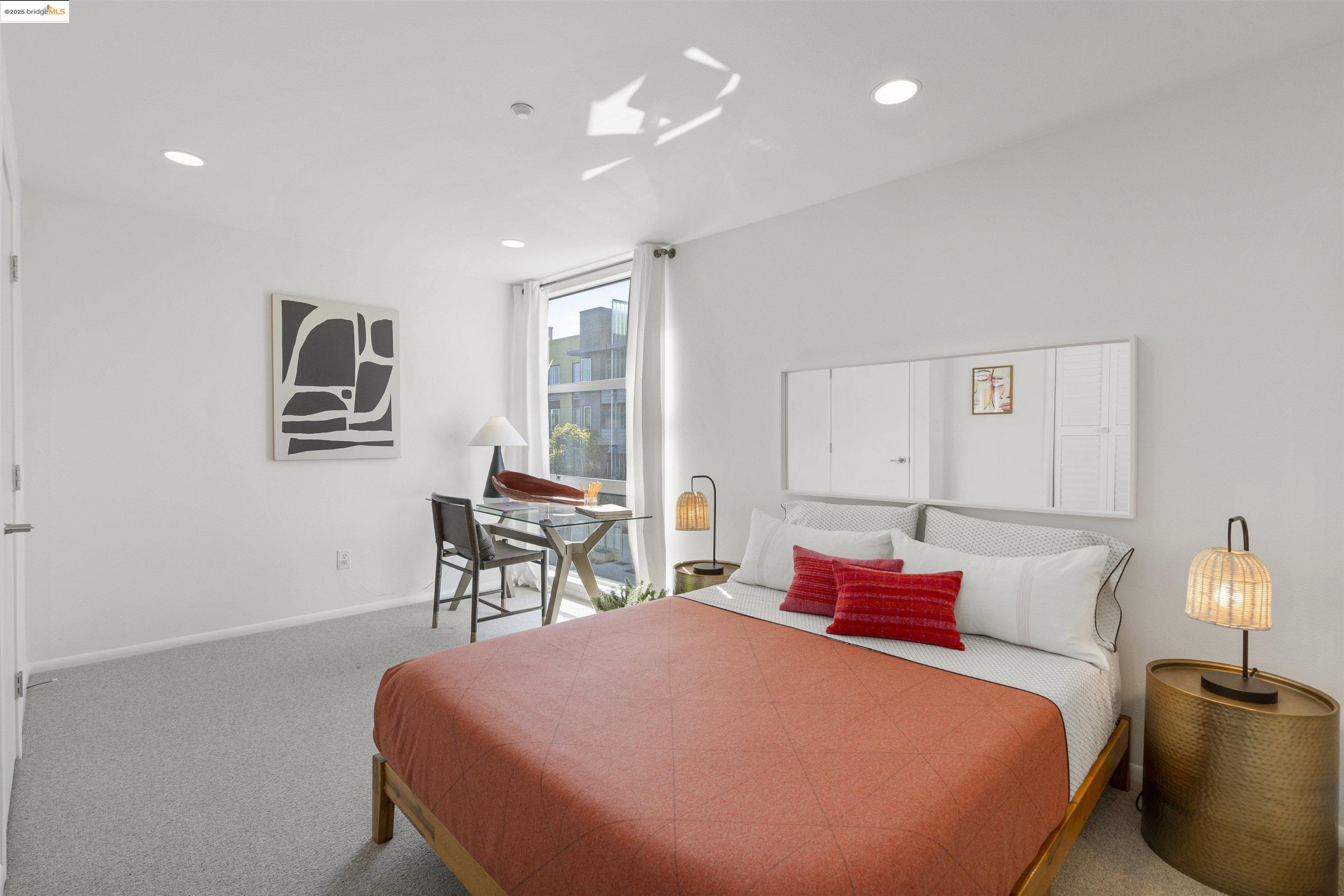 Detail Gallery Image 16 of 43 For 1364 Powell St, Emeryville,  CA 94608 - 2 Beds | 1/1 Baths
