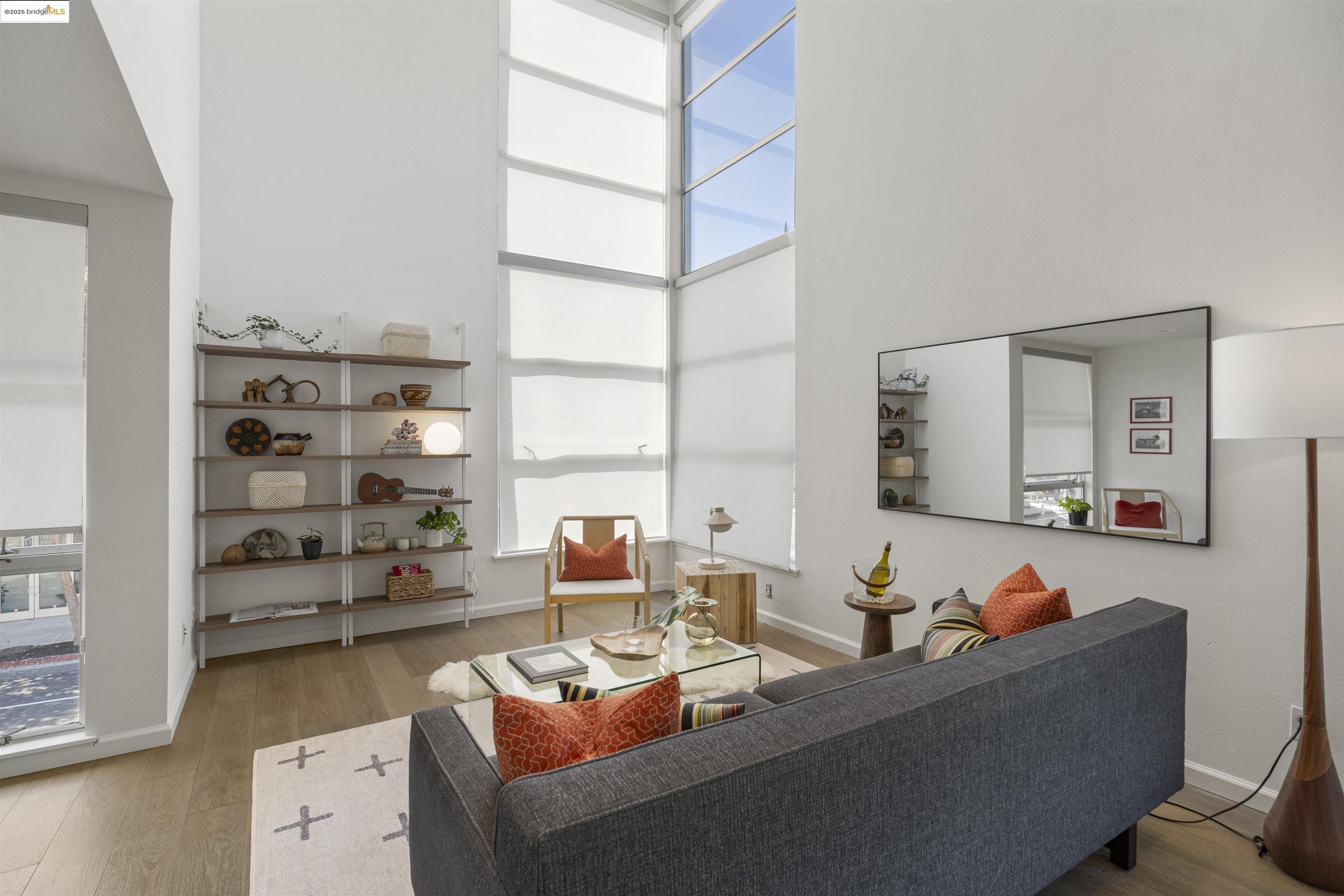 Detail Gallery Image 3 of 43 For 1364 Powell St, Emeryville,  CA 94608 - 2 Beds | 1/1 Baths