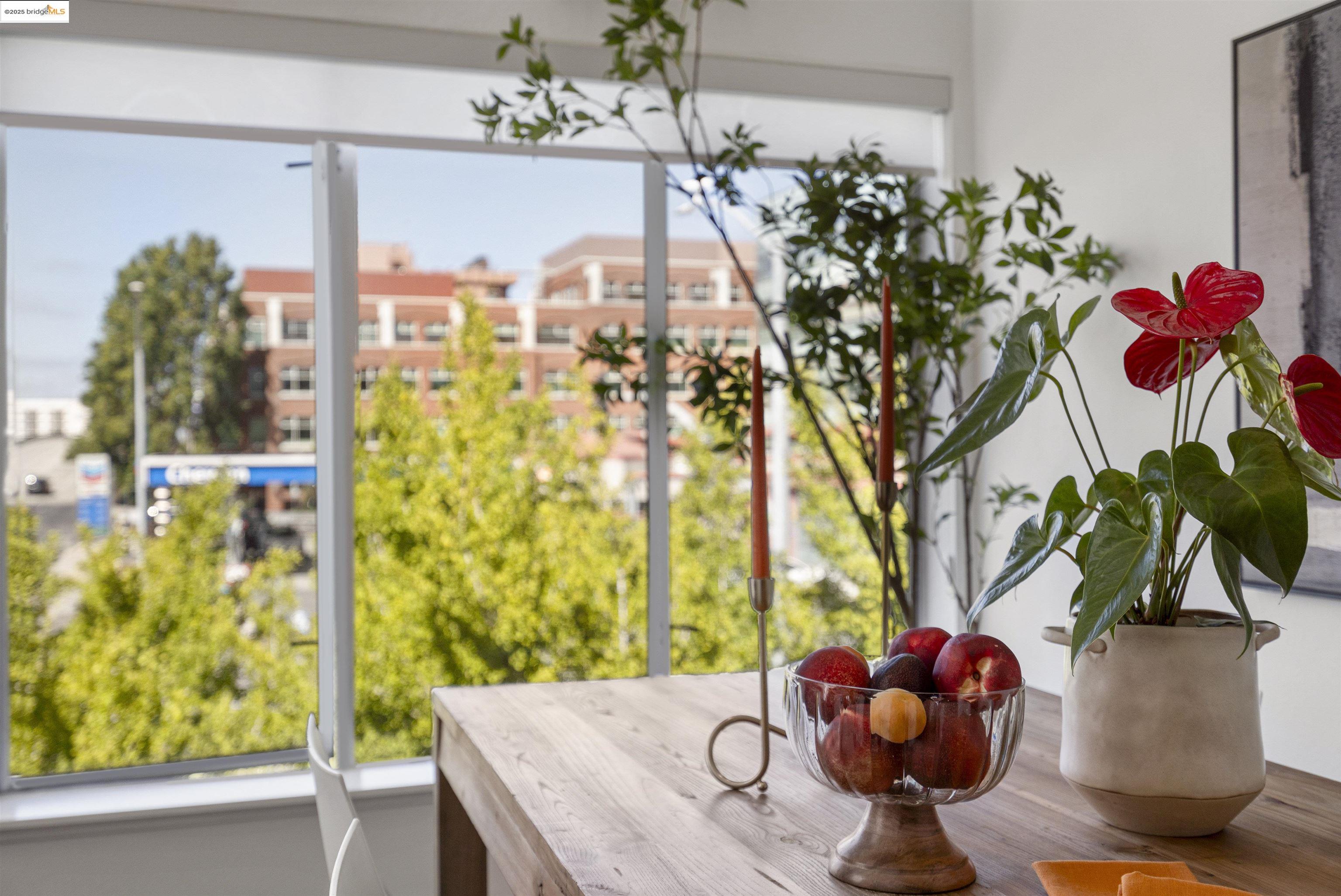 Detail Gallery Image 8 of 43 For 1364 Powell St, Emeryville,  CA 94608 - 2 Beds | 1/1 Baths