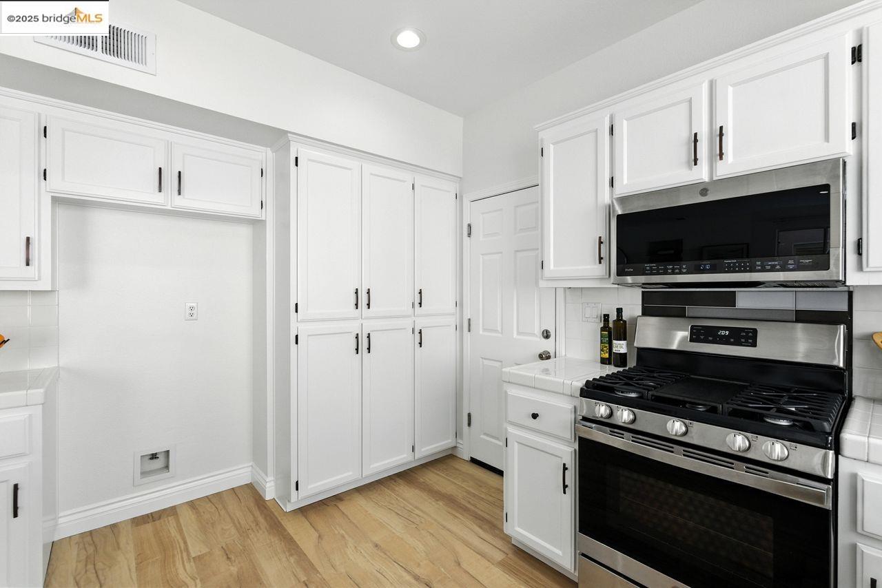 Detail Gallery Image 15 of 60 For 15470 Heron Dr, San Leandro,  CA 94579 - 4 Beds | 2/1 Baths