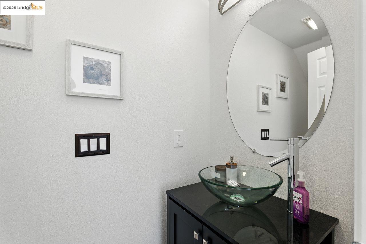 Detail Gallery Image 16 of 60 For 15470 Heron Dr, San Leandro,  CA 94579 - 4 Beds | 2/1 Baths