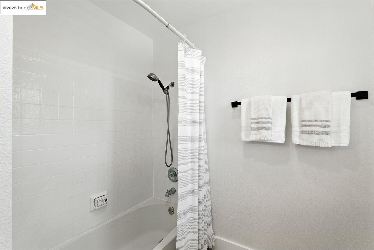 Detail Gallery Image 27 of 60 For 15470 Heron Dr, San Leandro,  CA 94579 - 4 Beds | 2/1 Baths