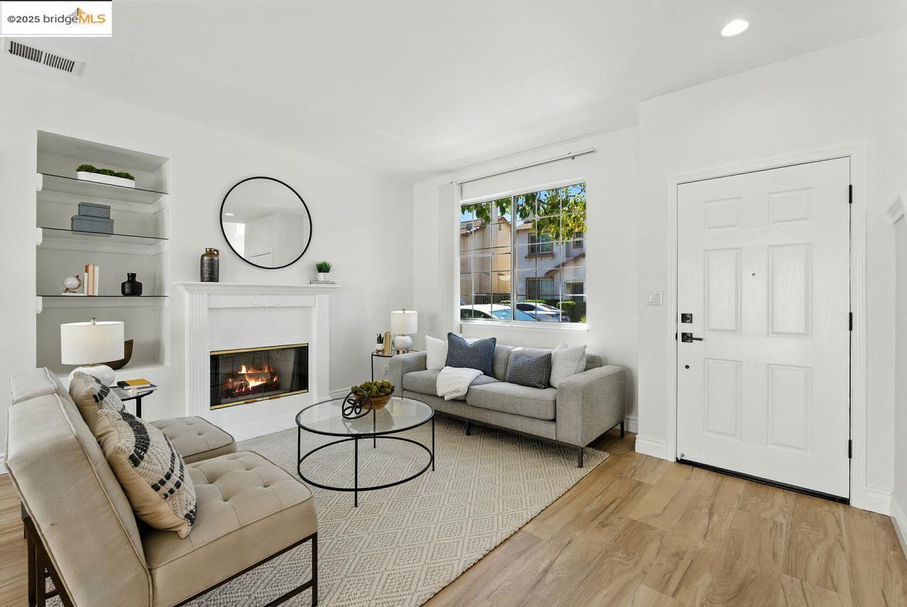 Detail Gallery Image 4 of 60 For 15470 Heron Dr, San Leandro,  CA 94579 - 4 Beds | 2/1 Baths