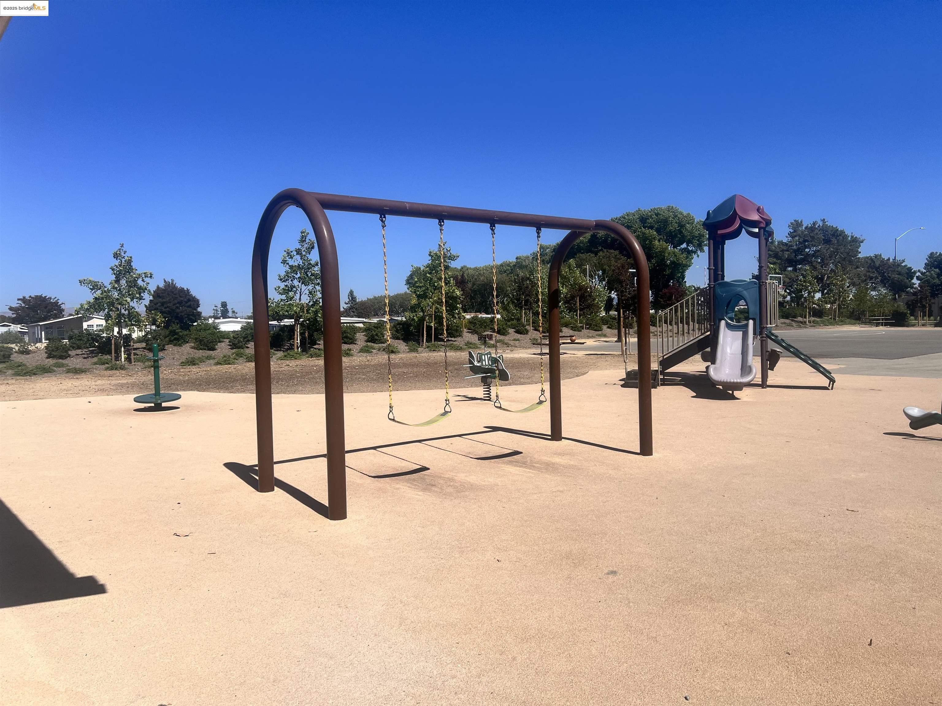 Detail Gallery Image 38 of 60 For 15470 Heron Dr, San Leandro,  CA 94579 - 4 Beds | 2/1 Baths