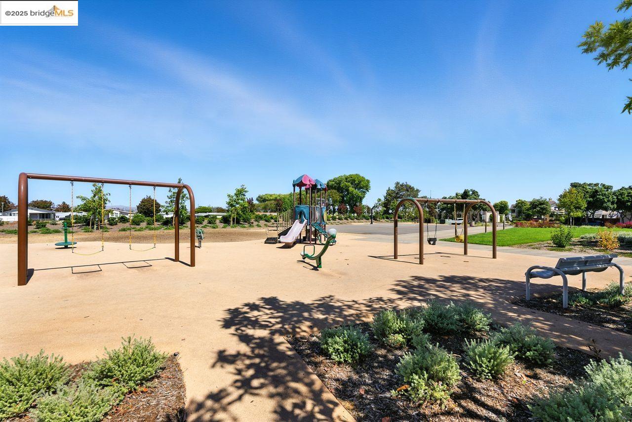 Detail Gallery Image 39 of 60 For 15470 Heron Dr, San Leandro,  CA 94579 - 4 Beds | 2/1 Baths