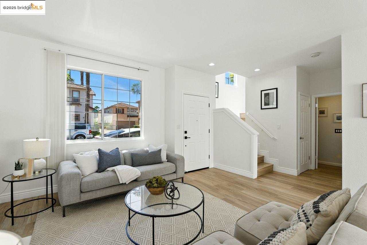 Detail Gallery Image 5 of 60 For 15470 Heron Dr, San Leandro,  CA 94579 - 4 Beds | 2/1 Baths