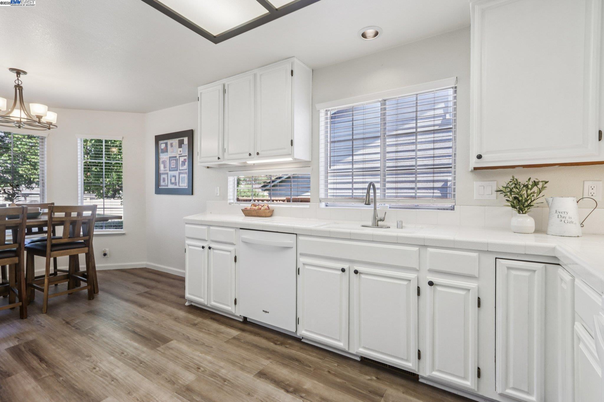 Detail Gallery Image 13 of 48 For 974 Clinton Pl, Pleasanton,  CA 94566 - 3 Beds | 2 Baths
