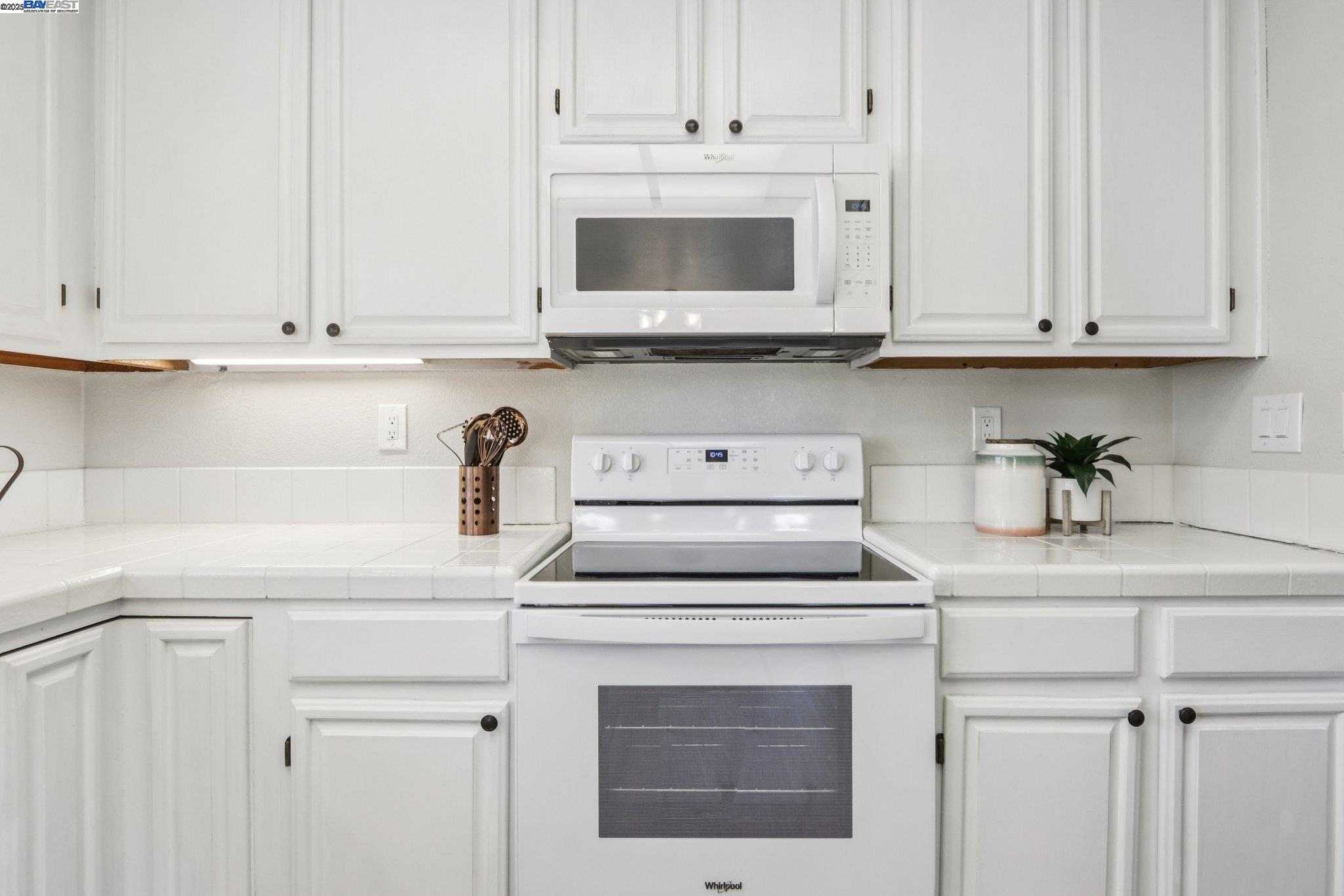 Detail Gallery Image 14 of 48 For 974 Clinton Pl, Pleasanton,  CA 94566 - 3 Beds | 2 Baths