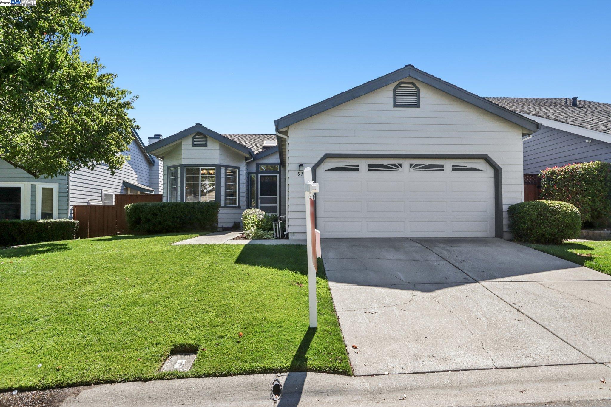 Detail Gallery Image 2 of 48 For 974 Clinton Pl, Pleasanton,  CA 94566 - 3 Beds | 2 Baths
