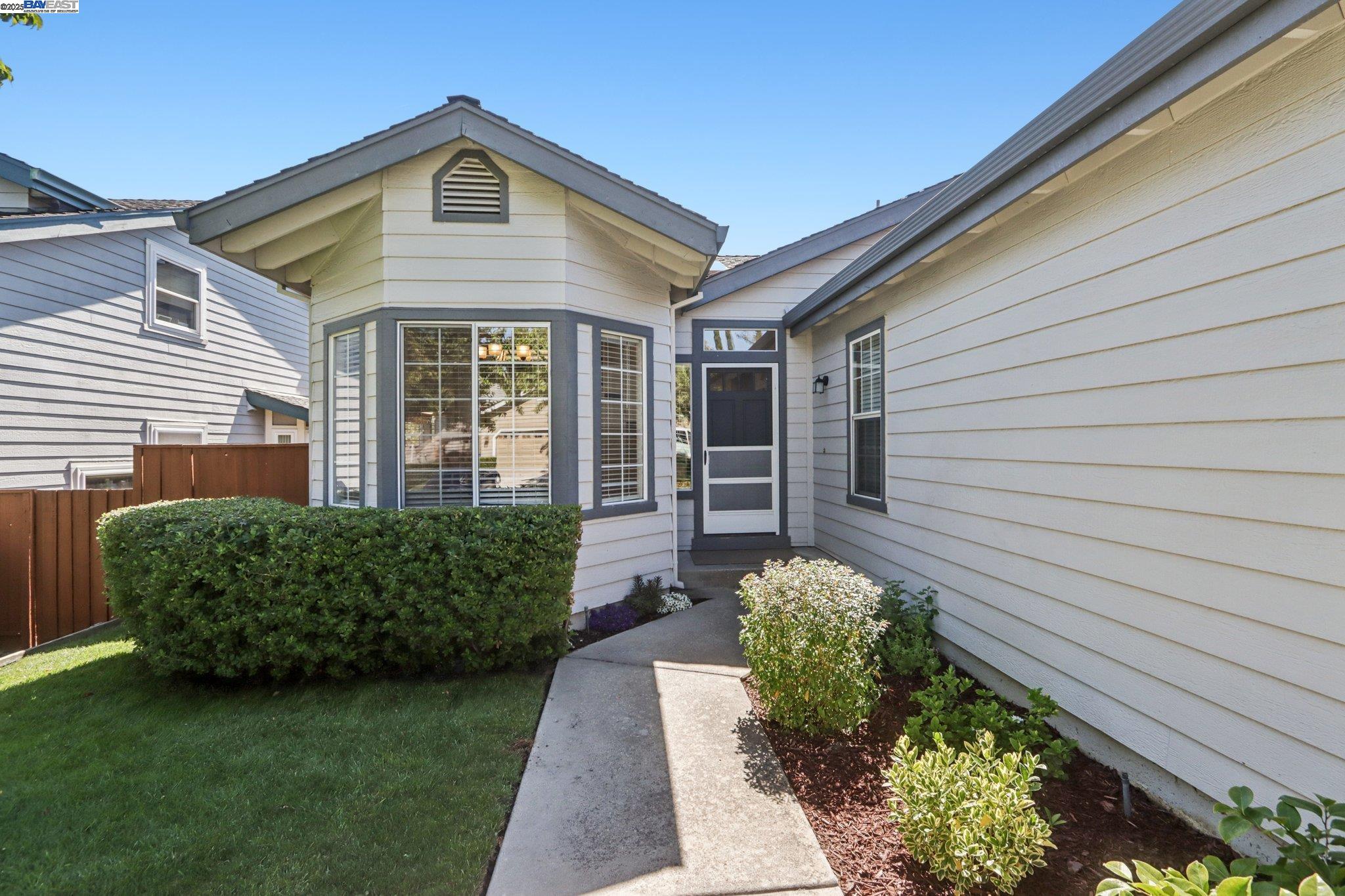 Detail Gallery Image 5 of 48 For 974 Clinton Pl, Pleasanton,  CA 94566 - 3 Beds | 2 Baths