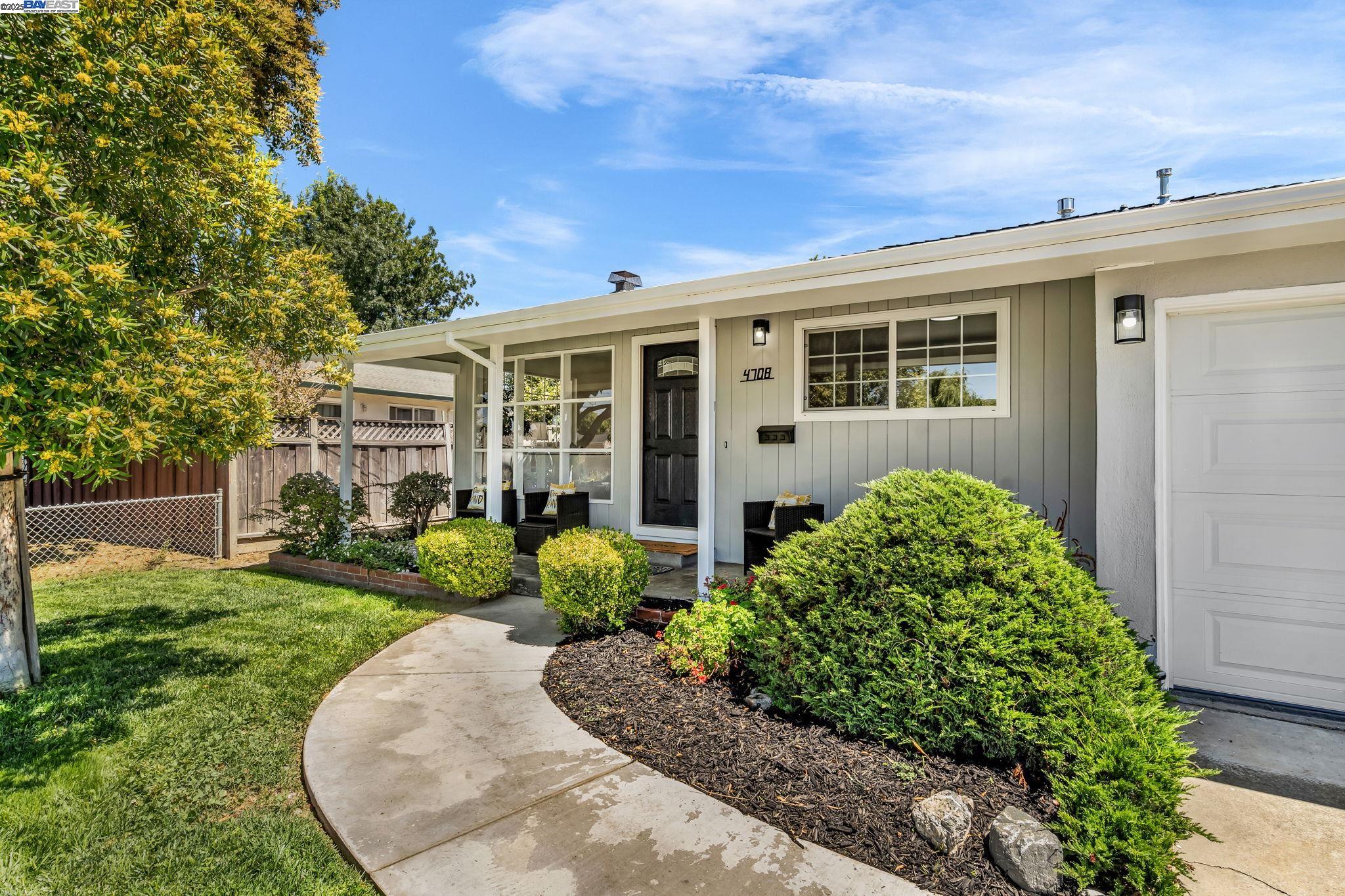 Detail Gallery Image 3 of 26 For 4708 Portola Dr, Fremont,  CA 94536 - 3 Beds | 2 Baths