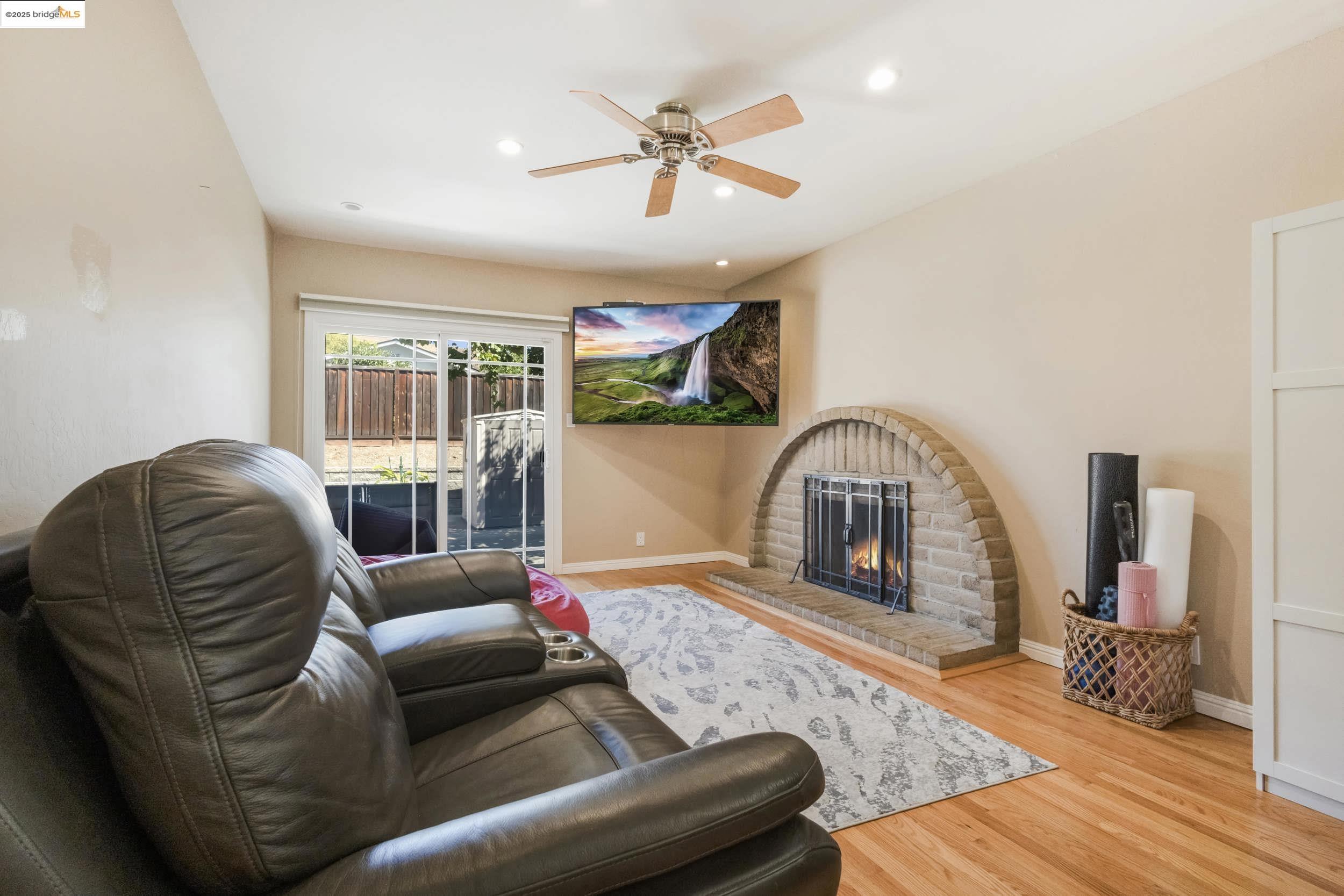 Detail Gallery Image 12 of 37 For 3555 Laurant Way, San Jose,  CA 95132 - 4 Beds | 2 Baths
