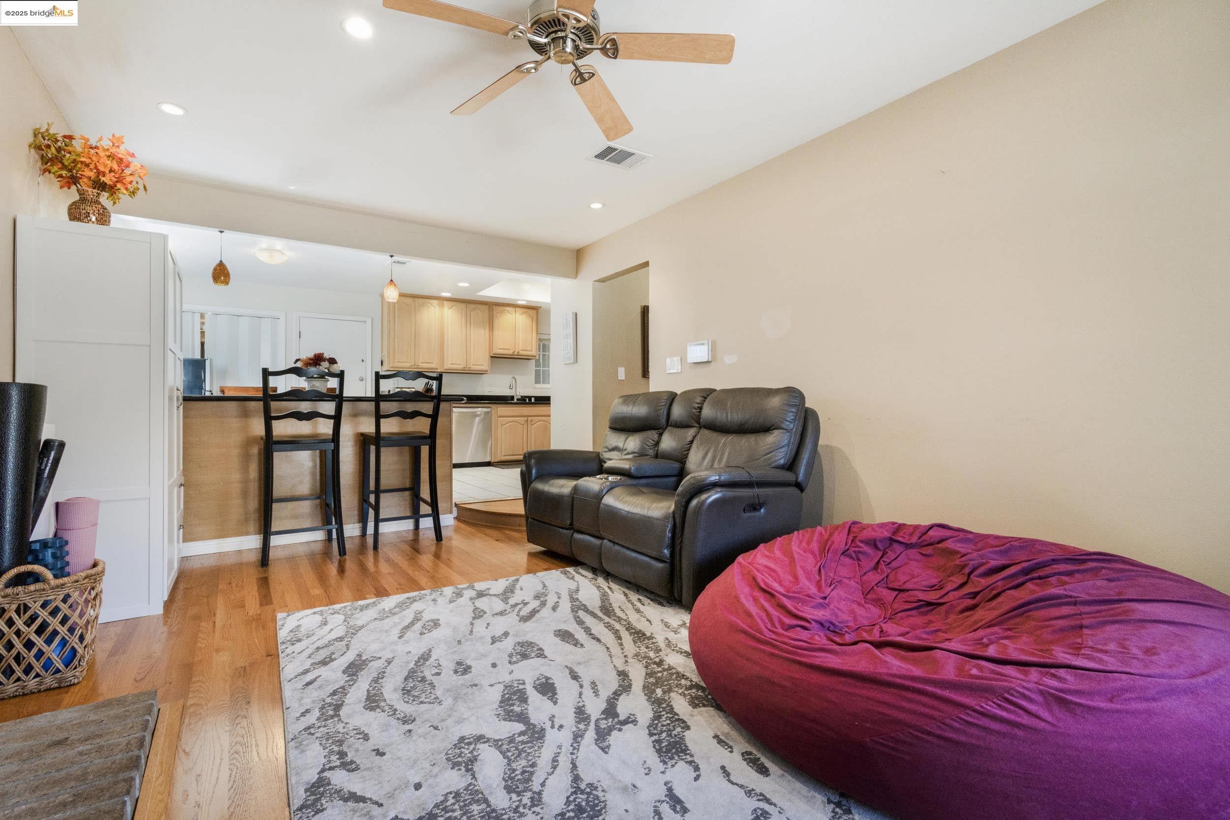 Detail Gallery Image 14 of 37 For 3555 Laurant Way, San Jose,  CA 95132 - 4 Beds | 2 Baths