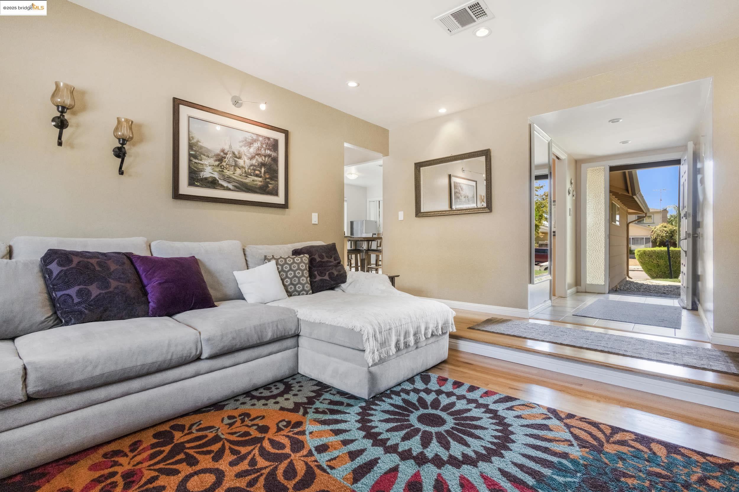 Detail Gallery Image 14 of 31 For 3555 Laurant Way, San Jose,  CA 95132 - 4 Beds | 2 Baths