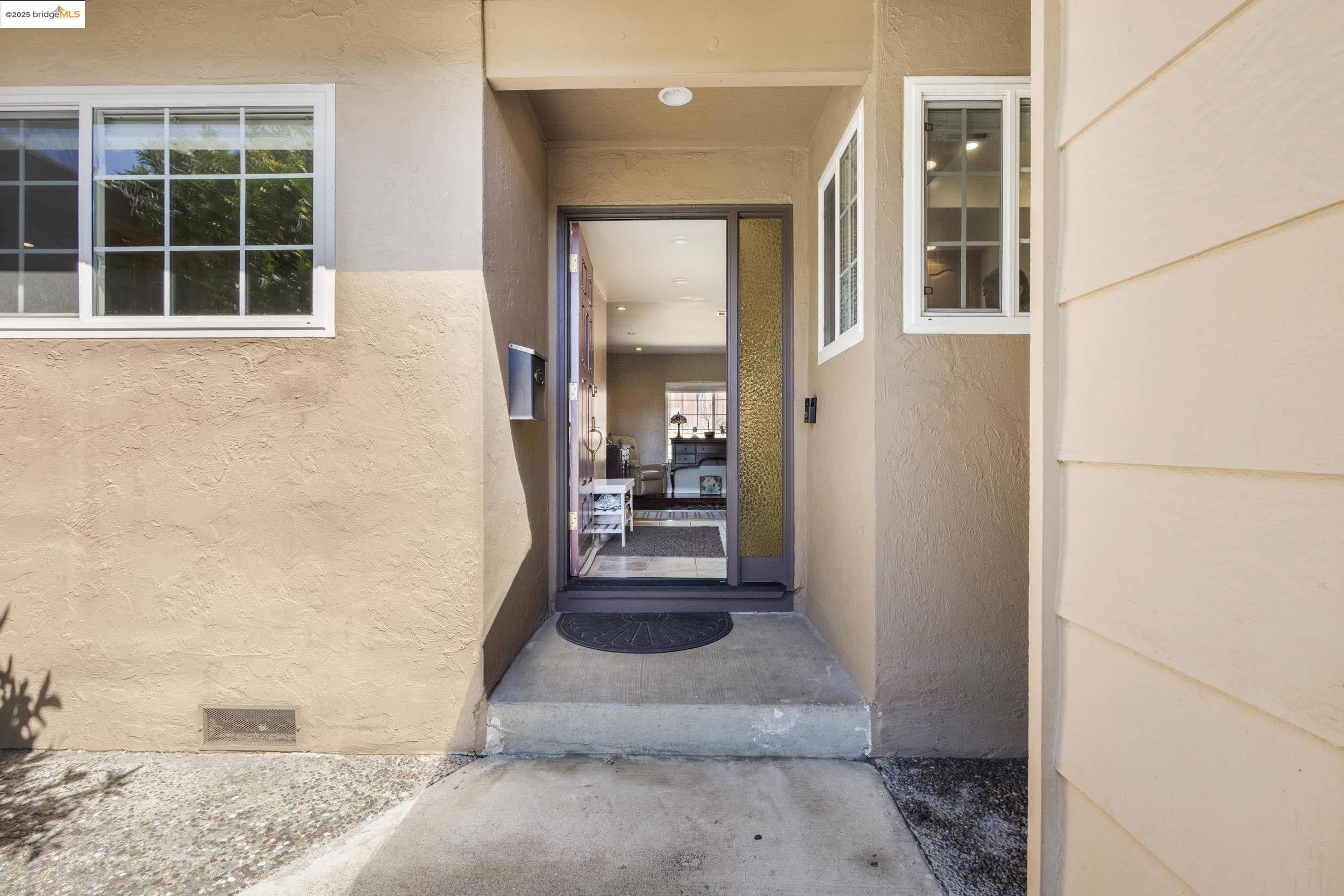 Detail Gallery Image 3 of 37 For 3555 Laurant Way, San Jose,  CA 95132 - 4 Beds | 2 Baths