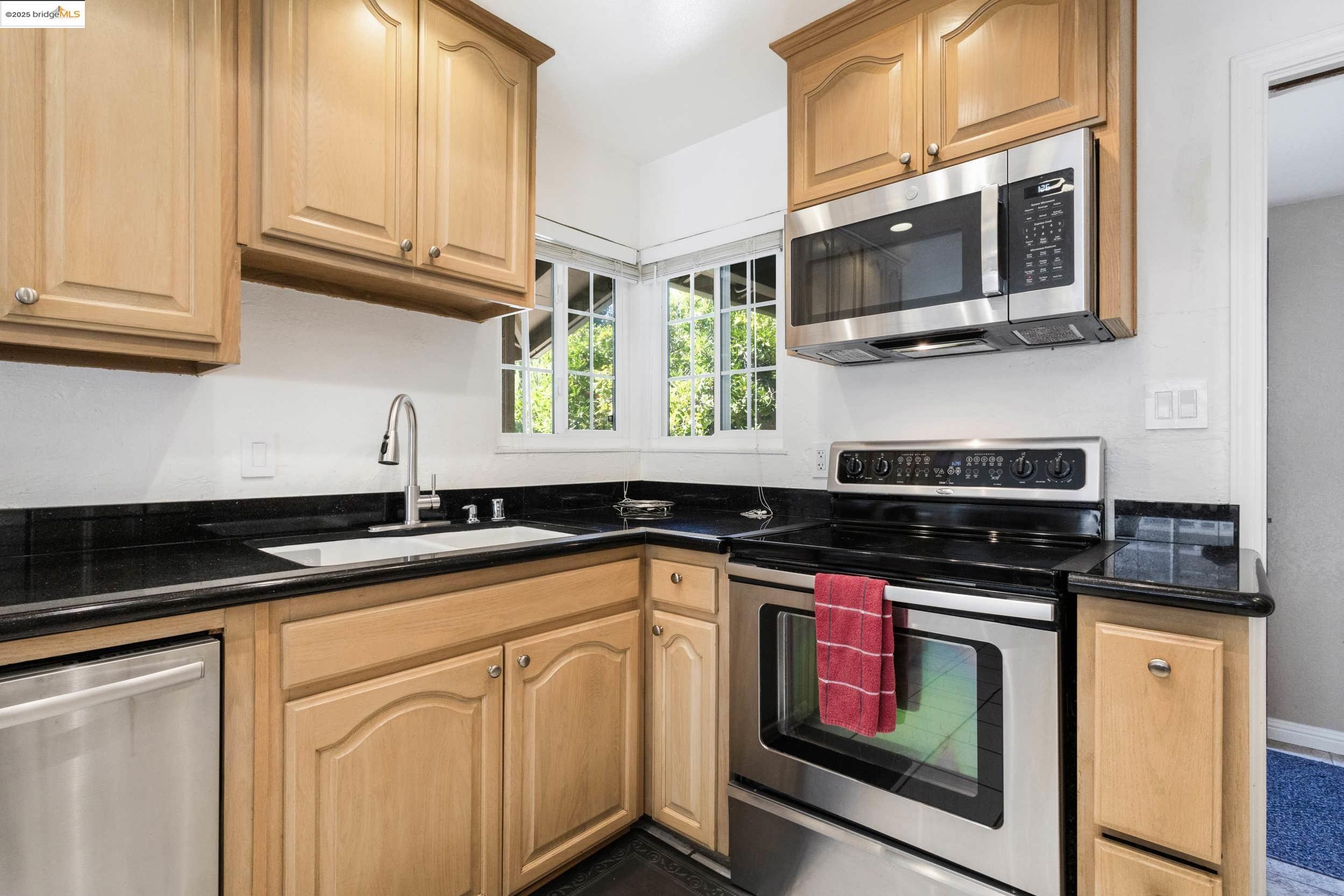 Detail Gallery Image 7 of 37 For 3555 Laurant Way, San Jose,  CA 95132 - 4 Beds | 2 Baths