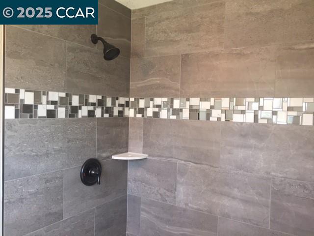 Detail Gallery Image 4 of 10 For 4274 Armand Dr, Concord,  CA 94521 - 3 Beds | 2 Baths