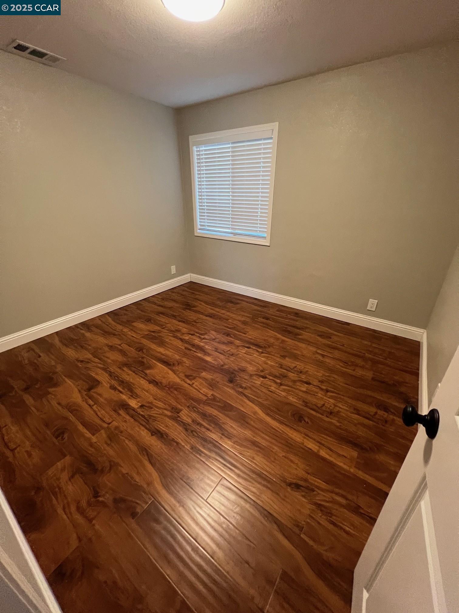 Detail Gallery Image 6 of 10 For 4274 Armand Dr, Concord,  CA 94521 - 3 Beds | 2 Baths