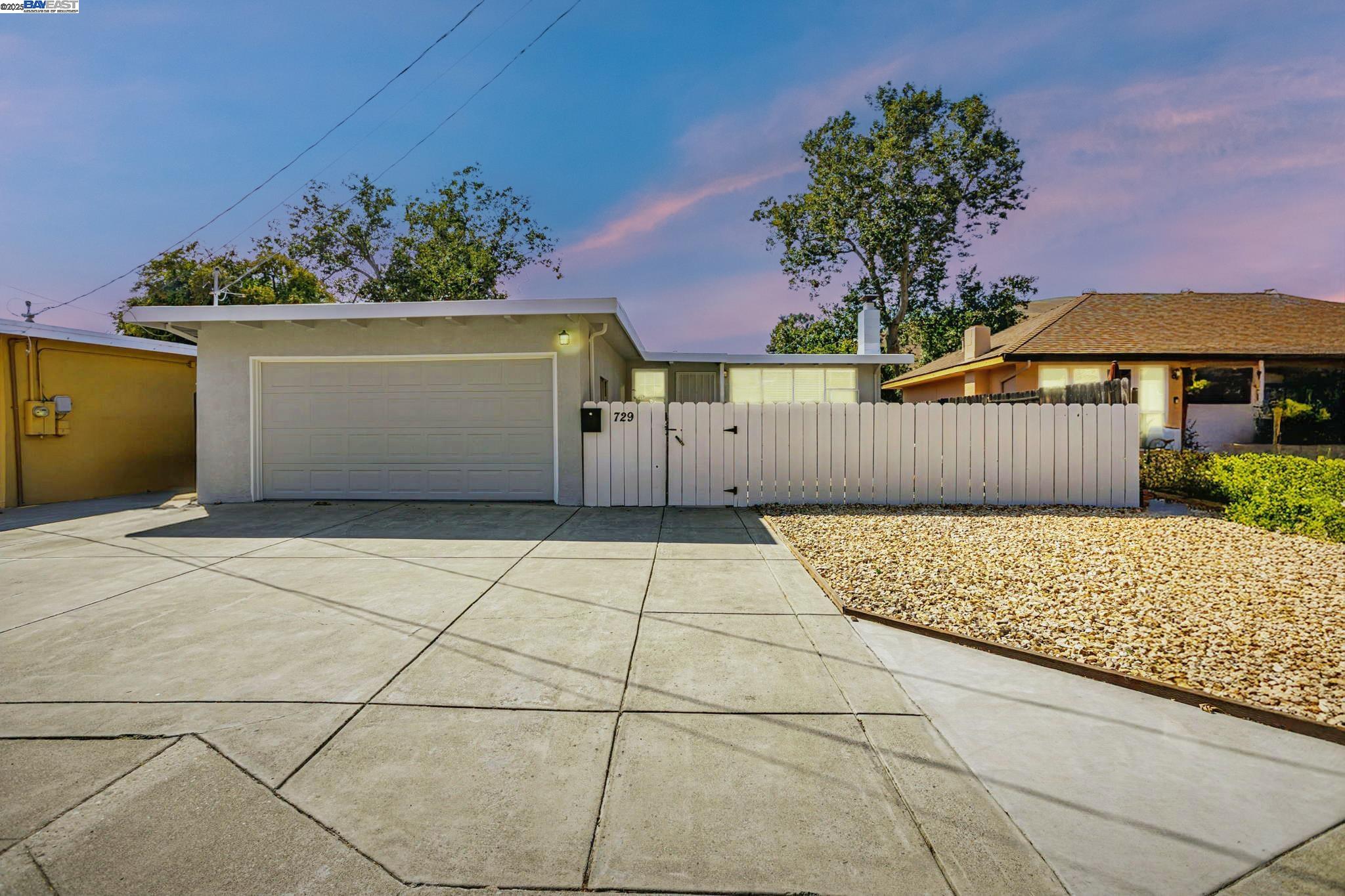 Detail Gallery Image 1 of 35 For 729 Wasatch Dr, Fremont,  CA 94536 - 3 Beds | 2 Baths