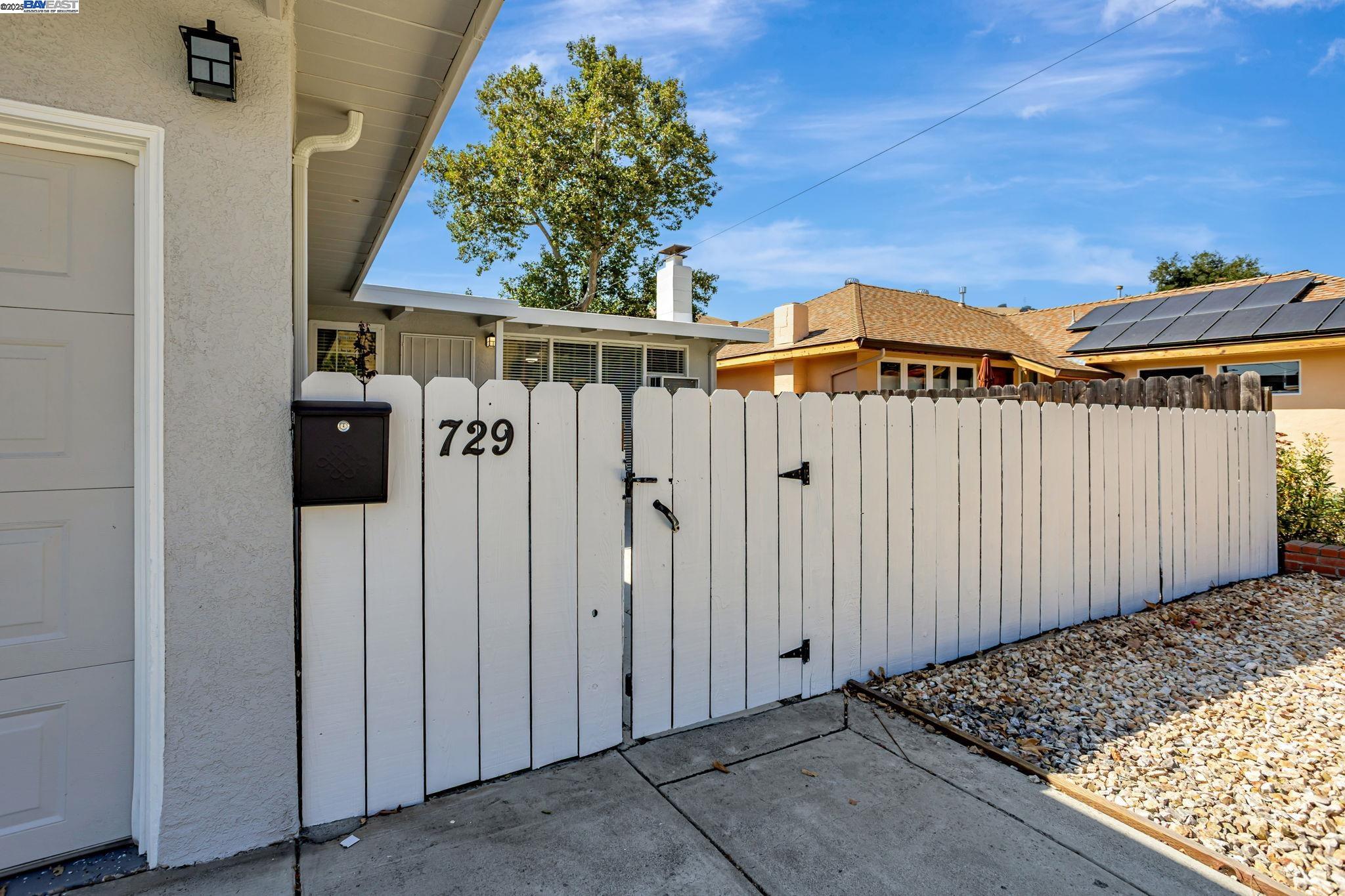 Detail Gallery Image 5 of 35 For 729 Wasatch Dr, Fremont,  CA 94536 - 3 Beds | 2 Baths
