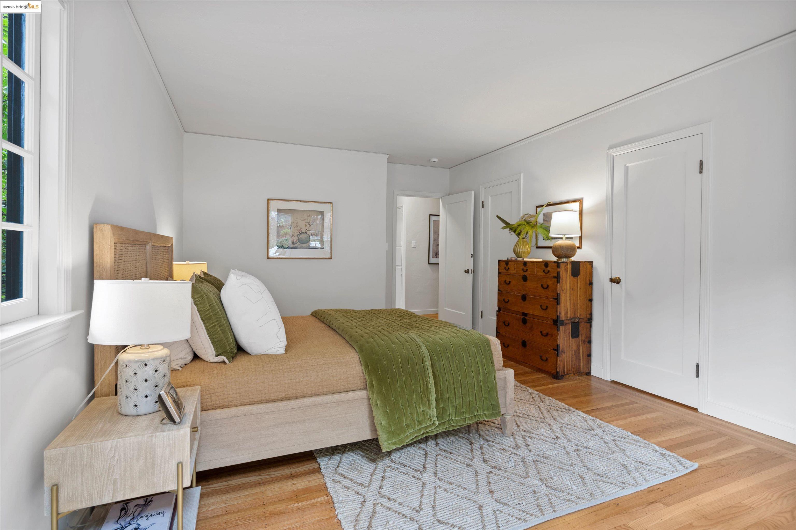 Detail Gallery Image 22 of 47 For 6100 Thornhill Dr, Oakland,  CA 94611 - 3 Beds | 2 Baths