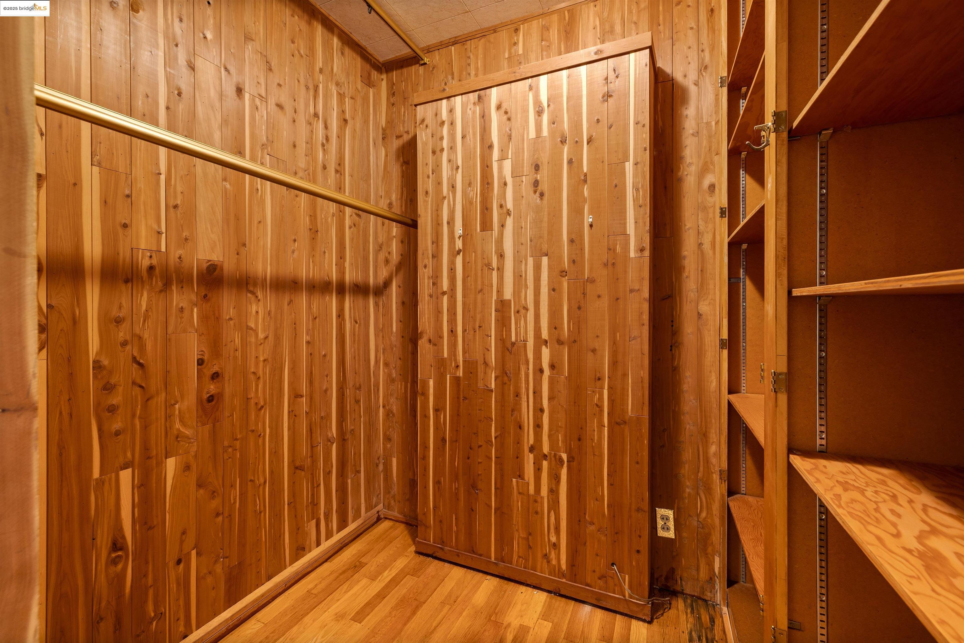 Detail Gallery Image 25 of 47 For 6100 Thornhill Dr, Oakland,  CA 94611 - 3 Beds | 2 Baths