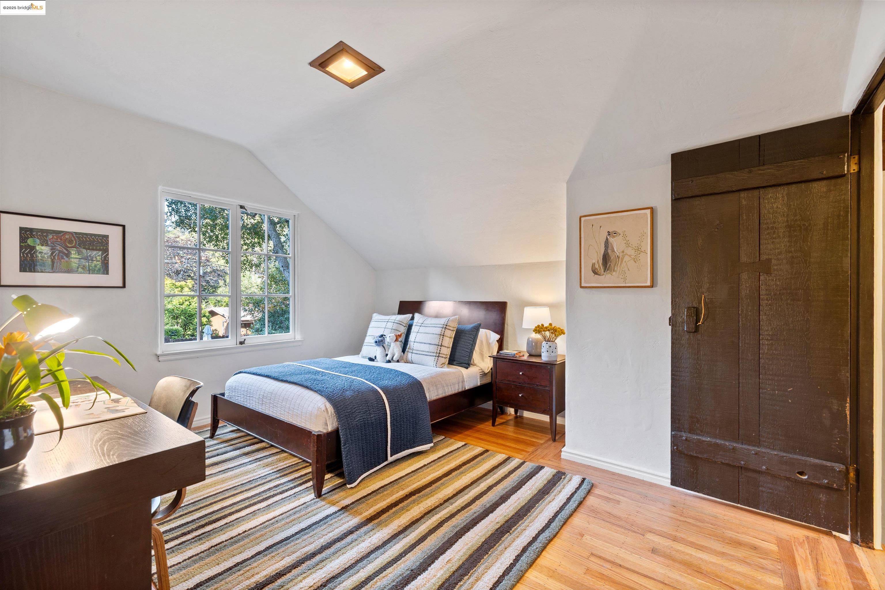 Detail Gallery Image 27 of 47 For 6100 Thornhill Dr, Oakland,  CA 94611 - 3 Beds | 2 Baths