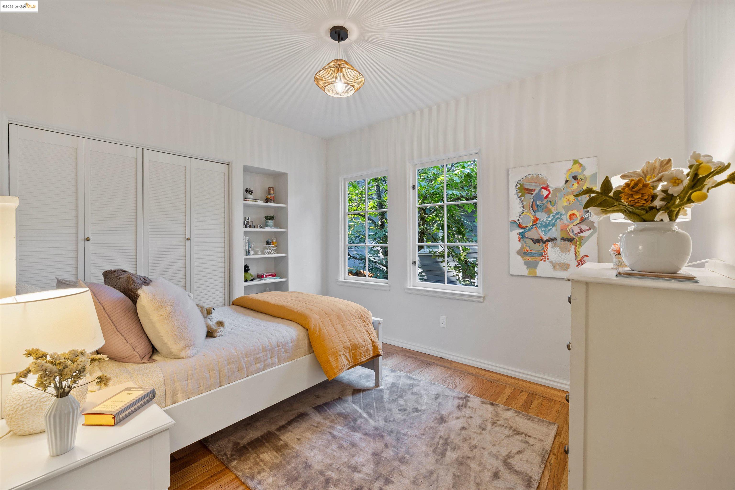 Detail Gallery Image 28 of 47 For 6100 Thornhill Dr, Oakland,  CA 94611 - 3 Beds | 2 Baths