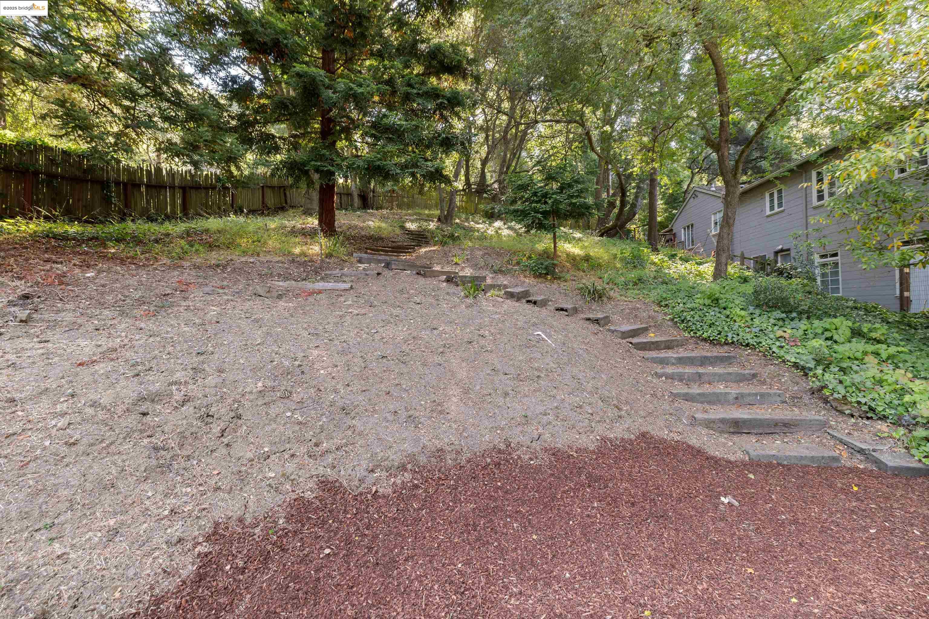 Detail Gallery Image 34 of 47 For 6100 Thornhill Dr, Oakland,  CA 94611 - 3 Beds | 2 Baths