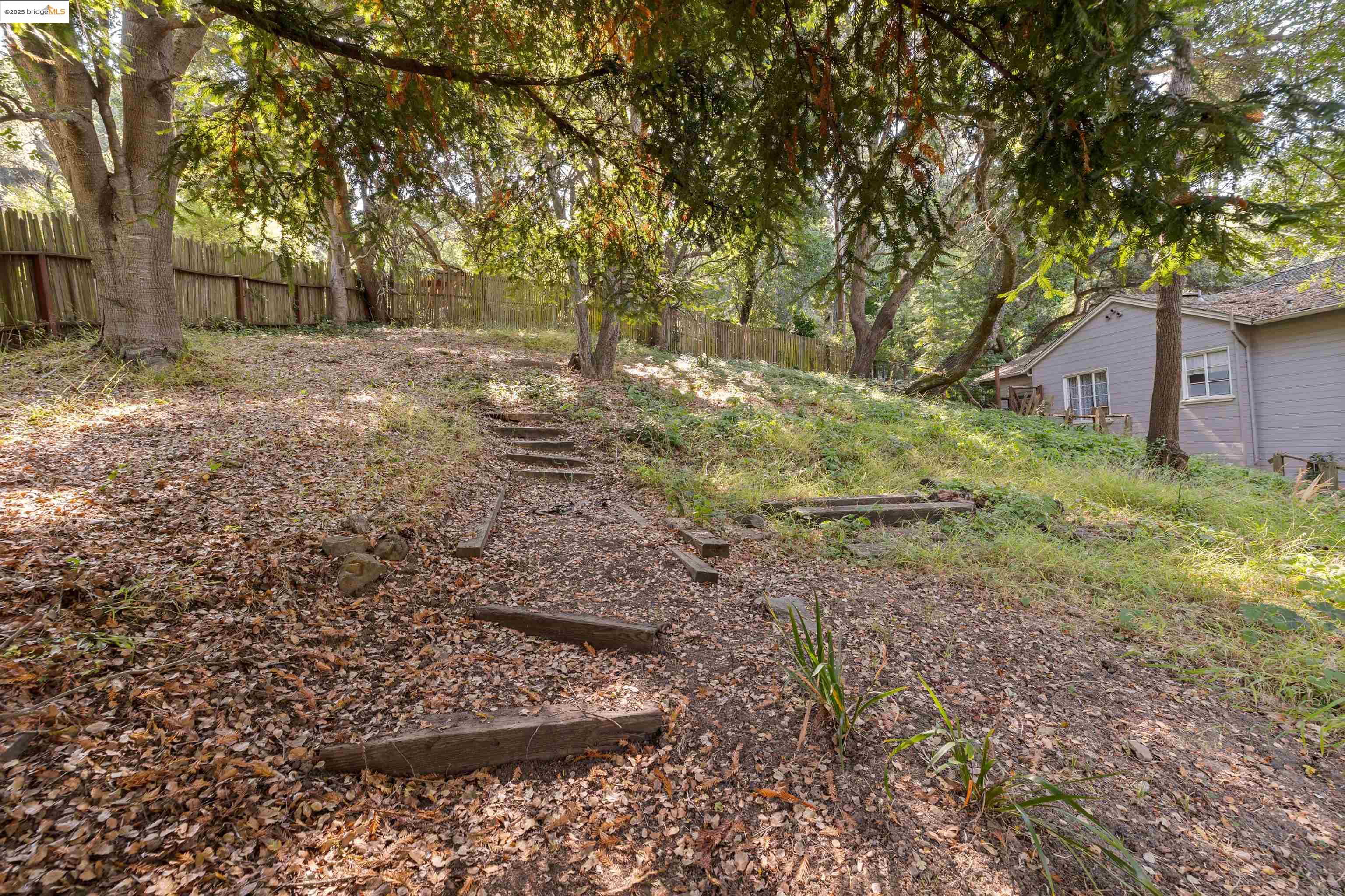 Detail Gallery Image 36 of 47 For 6100 Thornhill Dr, Oakland,  CA 94611 - 3 Beds | 2 Baths