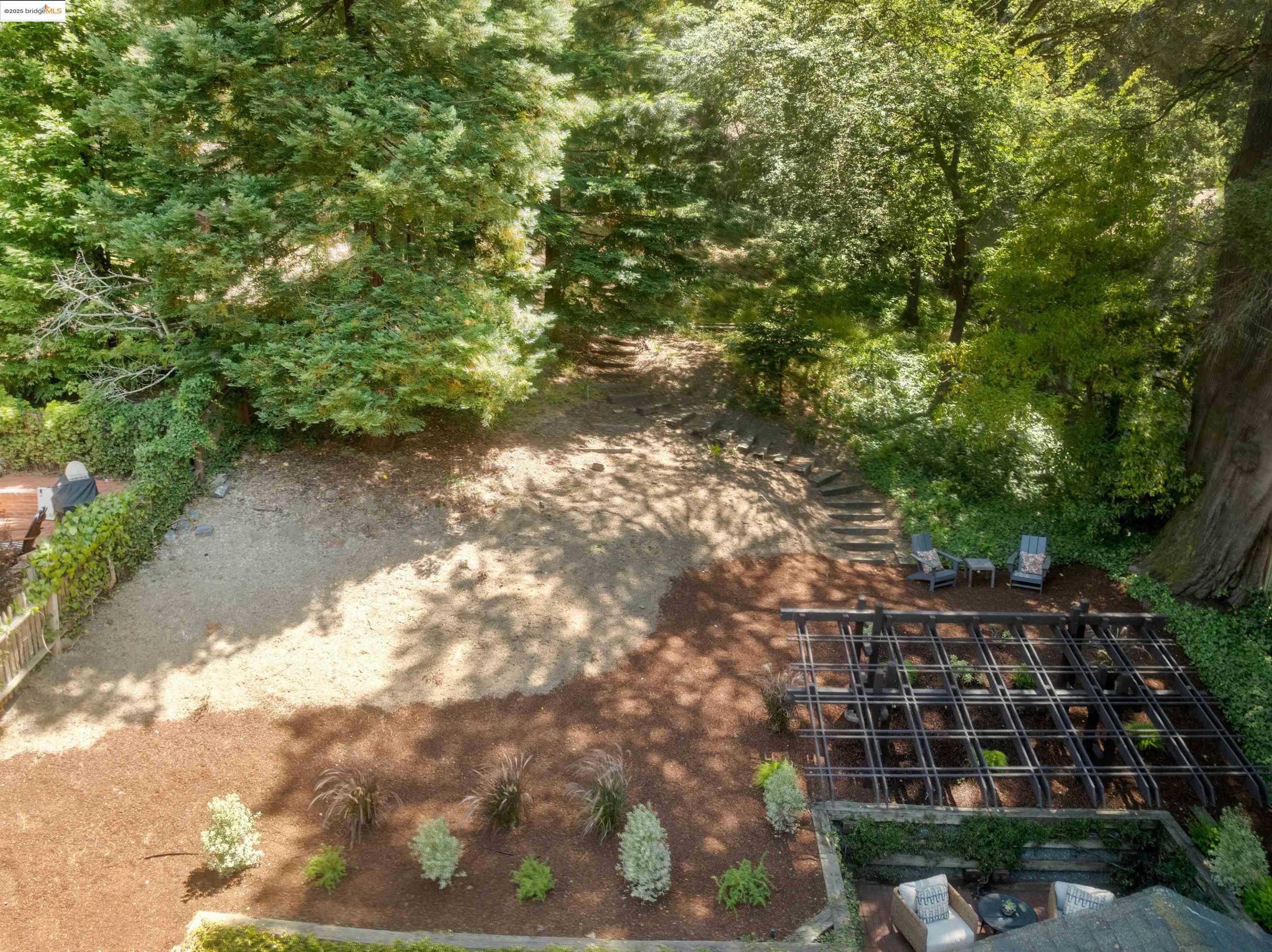 Detail Gallery Image 37 of 47 For 6100 Thornhill Dr, Oakland,  CA 94611 - 3 Beds | 2 Baths
