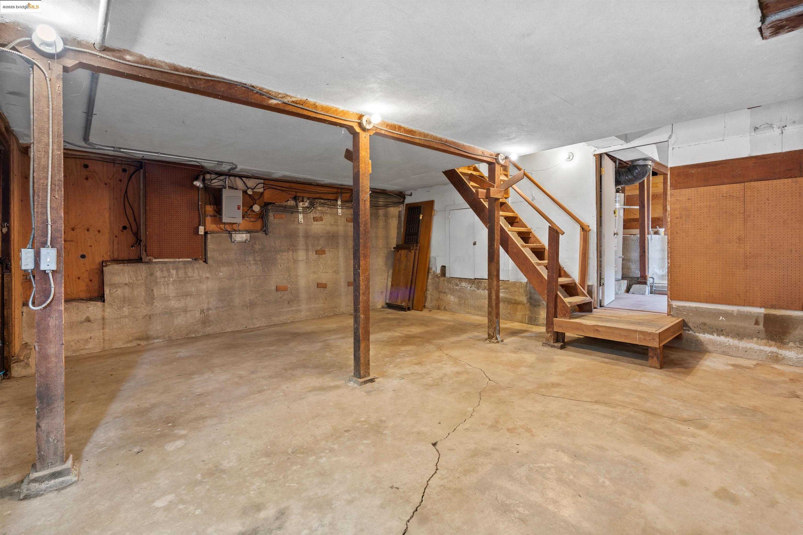 Detail Gallery Image 40 of 47 For 6100 Thornhill Dr, Oakland,  CA 94611 - 3 Beds | 2 Baths