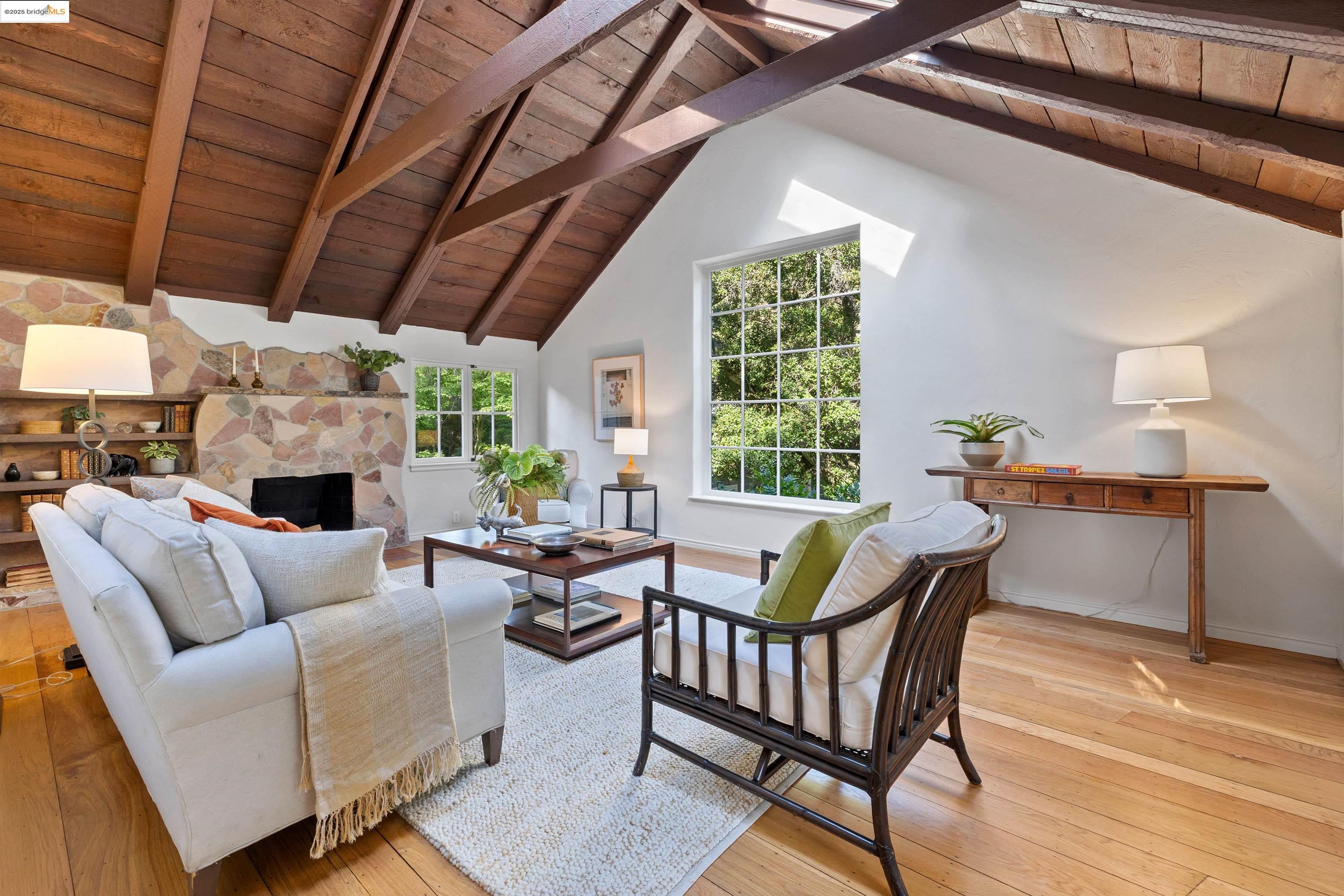 Detail Gallery Image 5 of 47 For 6100 Thornhill Dr, Oakland,  CA 94611 - 3 Beds | 2 Baths