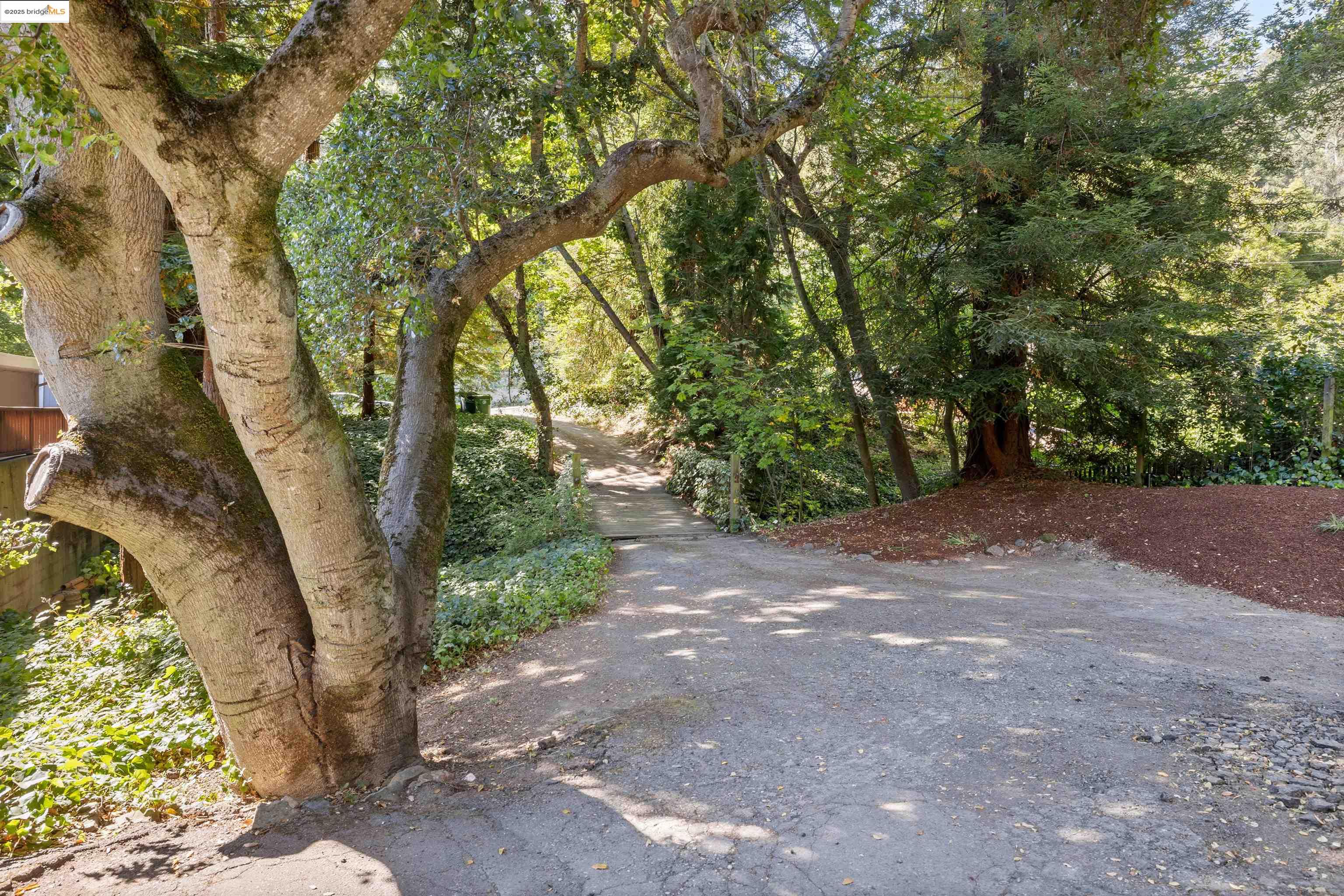 Detail Gallery Image 46 of 47 For 6100 Thornhill Dr, Oakland,  CA 94611 - 3 Beds | 2 Baths