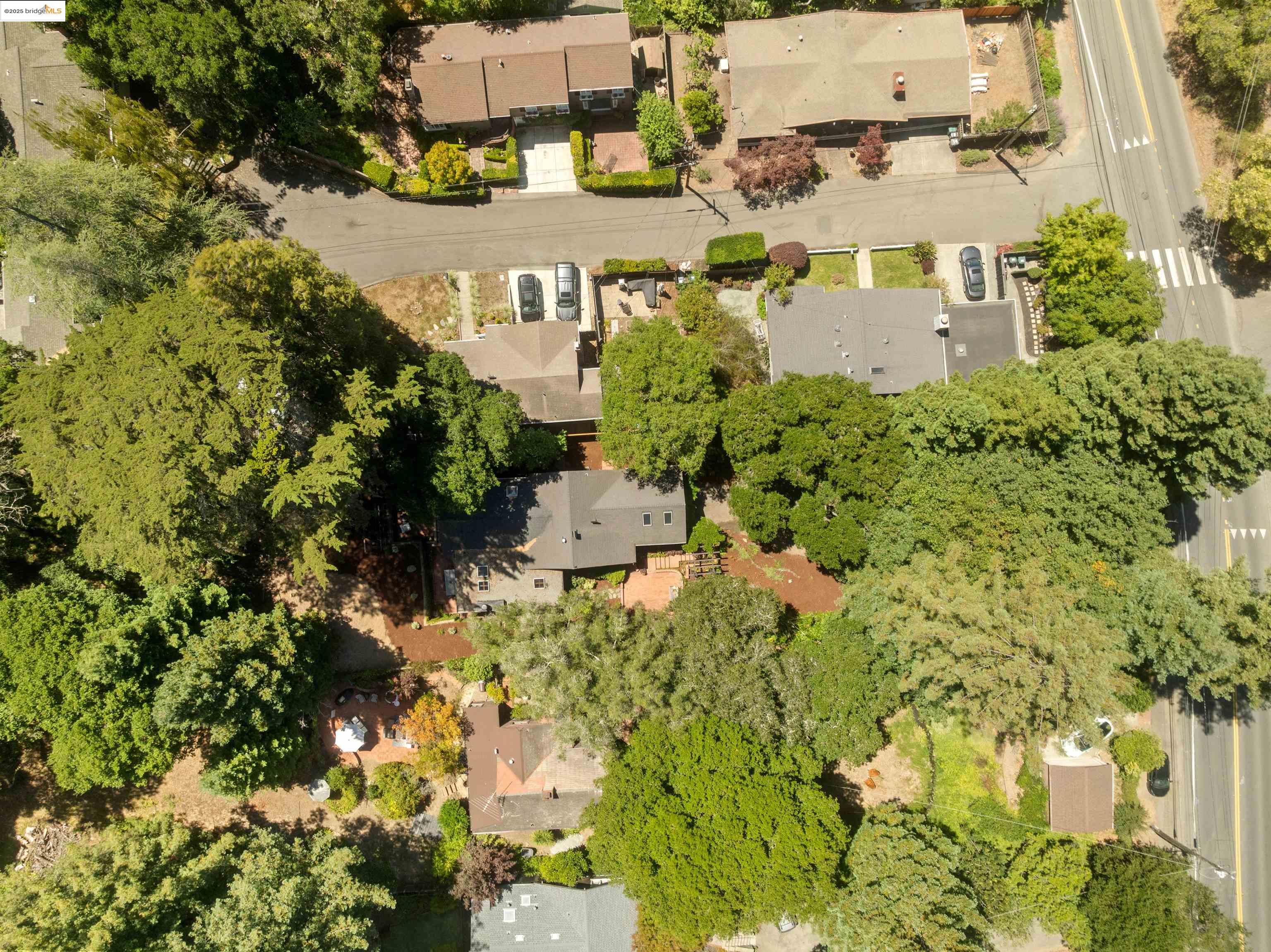 Detail Gallery Image 47 of 47 For 6100 Thornhill Dr, Oakland,  CA 94611 - 3 Beds | 2 Baths