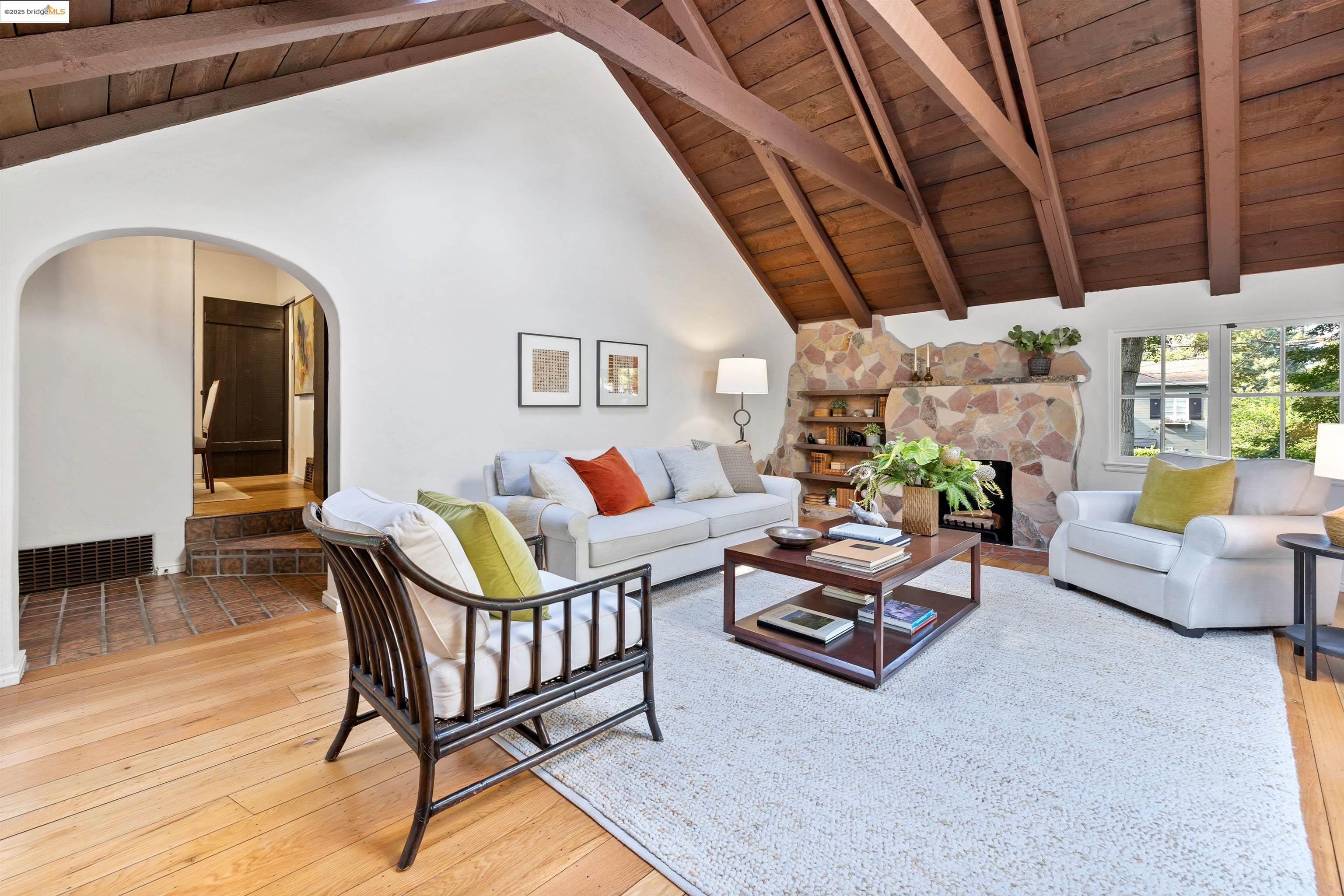 Detail Gallery Image 6 of 47 For 6100 Thornhill Dr, Oakland,  CA 94611 - 3 Beds | 2 Baths