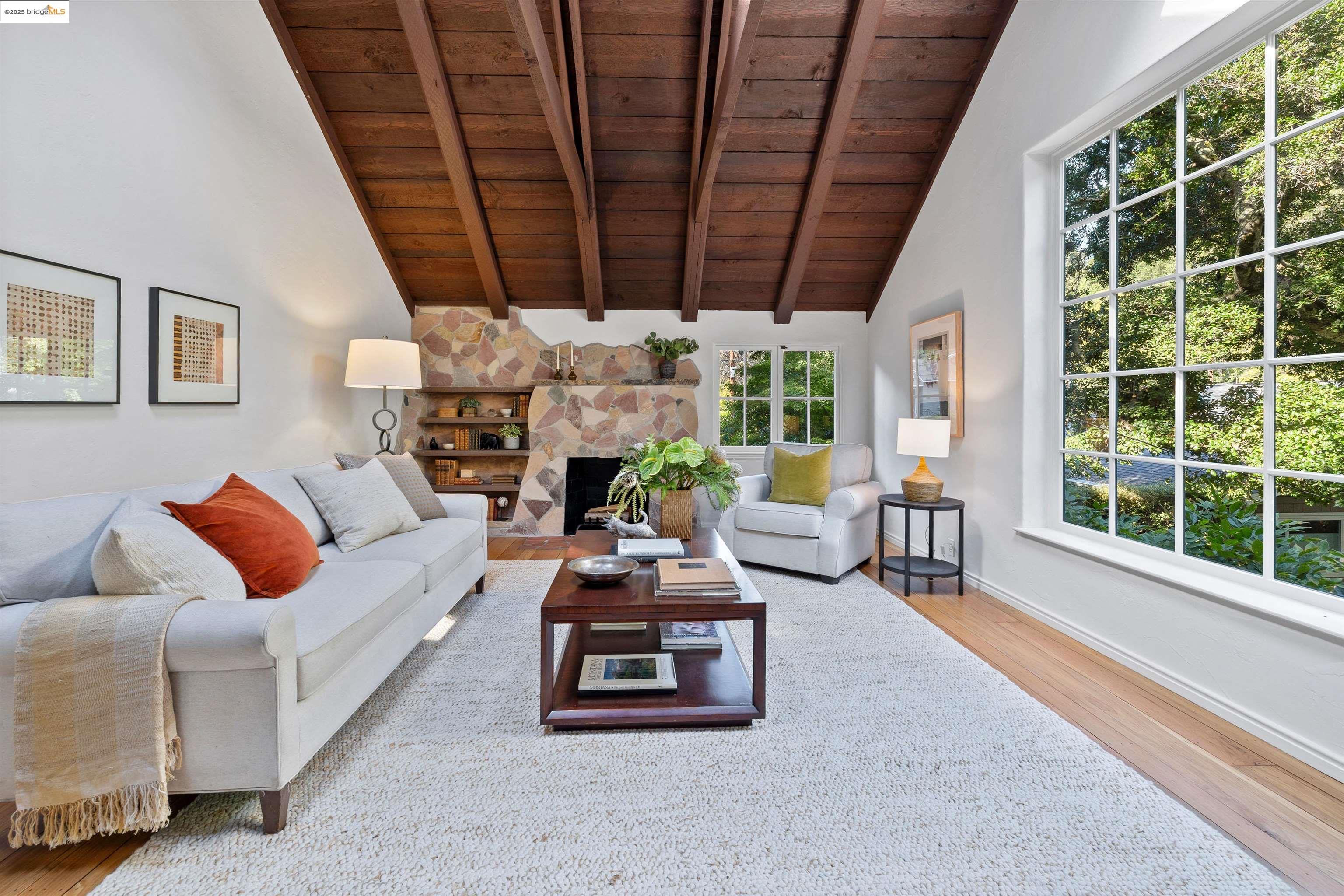 Detail Gallery Image 7 of 47 For 6100 Thornhill Dr, Oakland,  CA 94611 - 3 Beds | 2 Baths