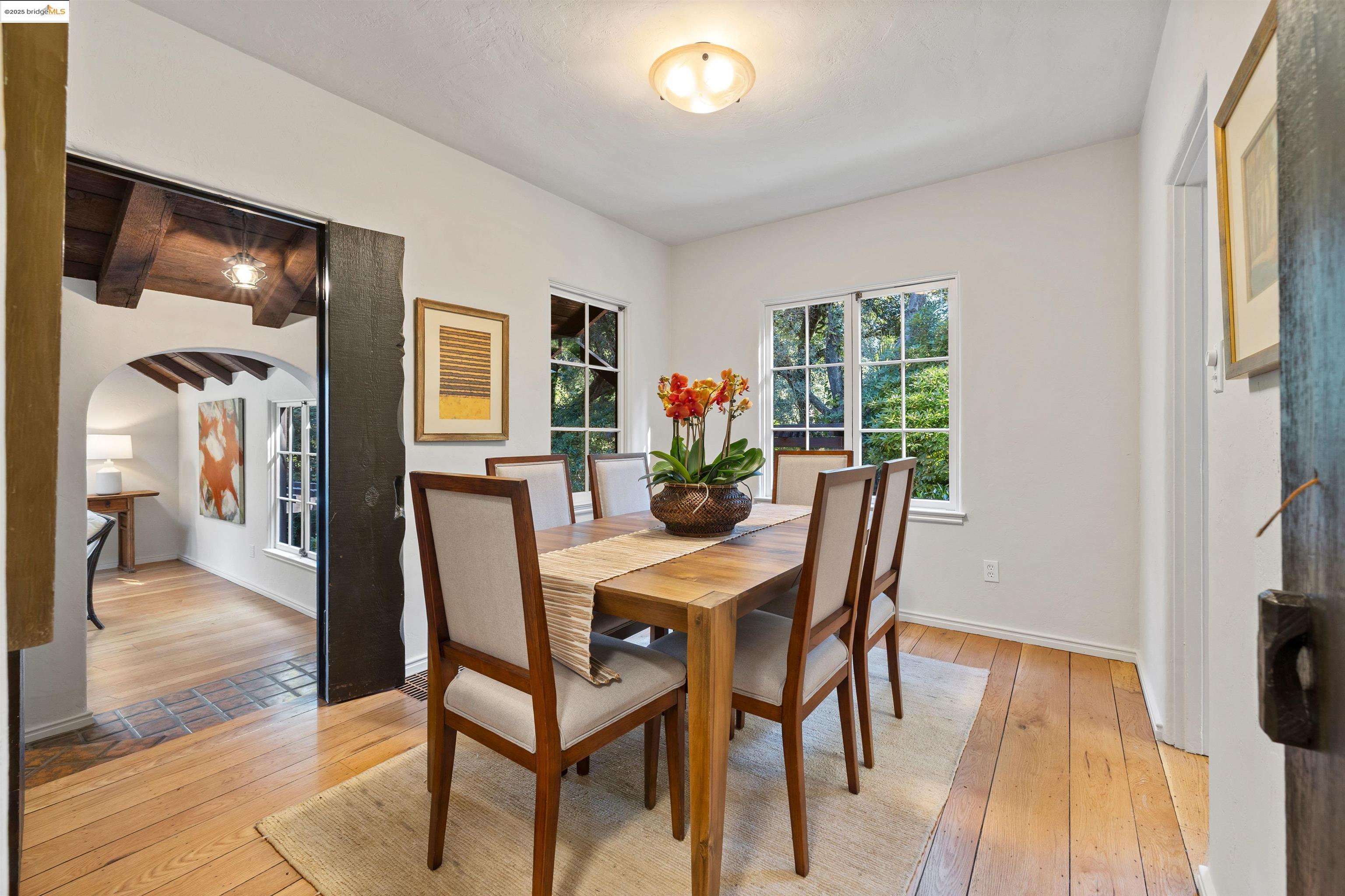 Detail Gallery Image 10 of 47 For 6100 Thornhill Dr, Oakland,  CA 94611 - 3 Beds | 2 Baths