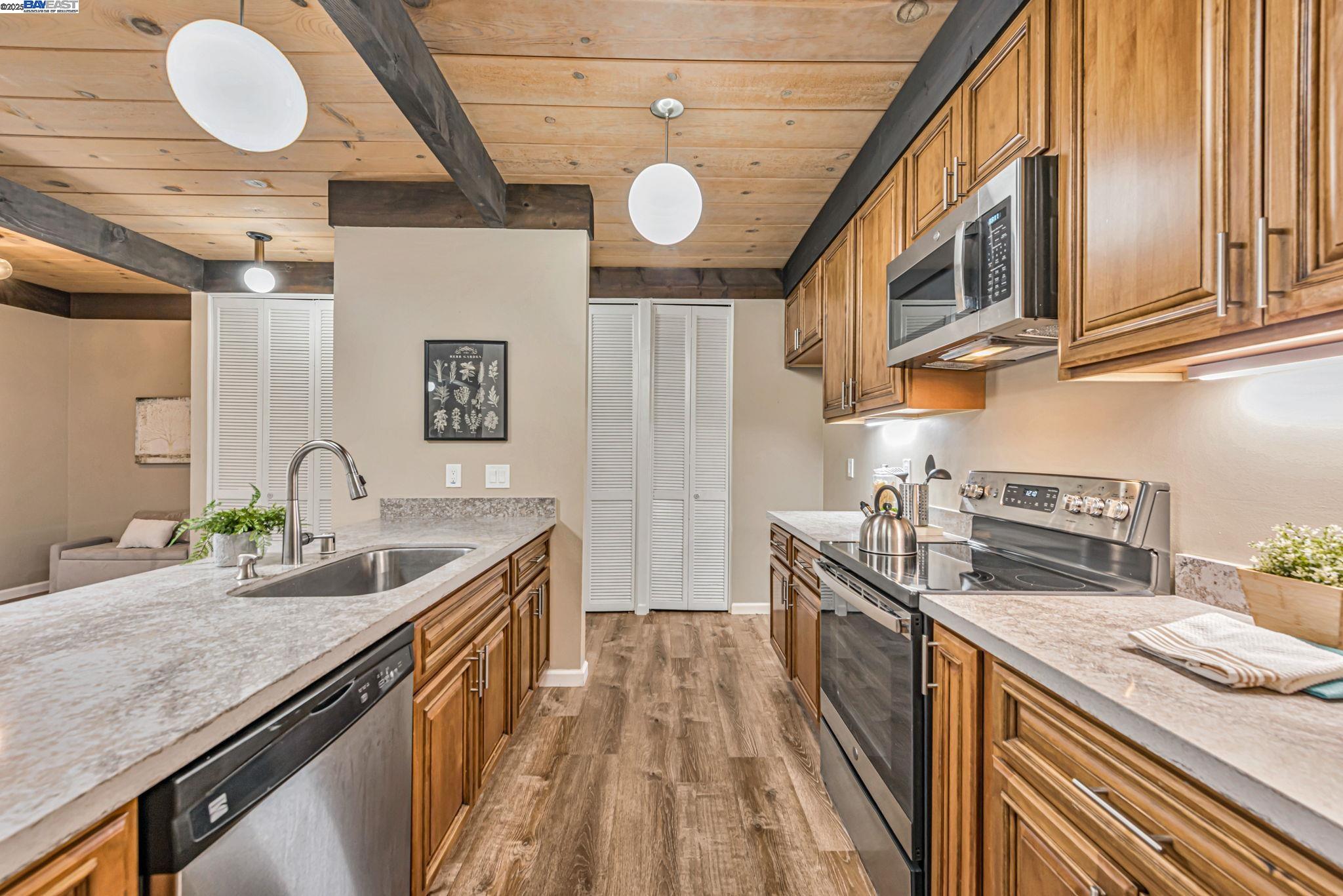 Detail Gallery Image 15 of 45 For 39090 Presidio Way, Fremont,  CA 94538 - 2 Beds | 2 Baths