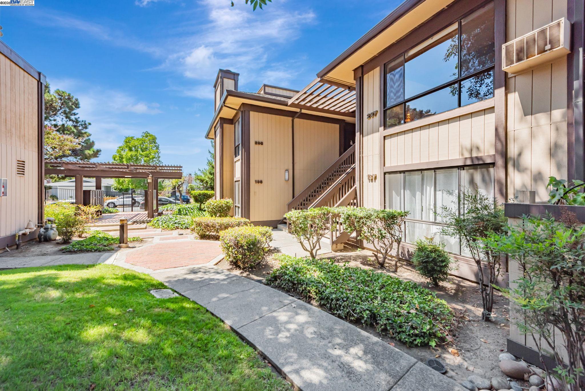 Detail Gallery Image 4 of 45 For 39090 Presidio Way, Fremont,  CA 94538 - 2 Beds | 2 Baths