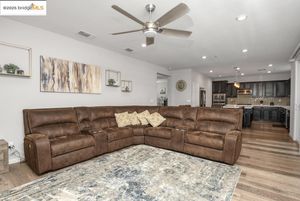 Detail Gallery Image 7 of 38 For 497 Tintori Ct, Brentwood,  CA 94513 - 5 Beds | 3 Baths